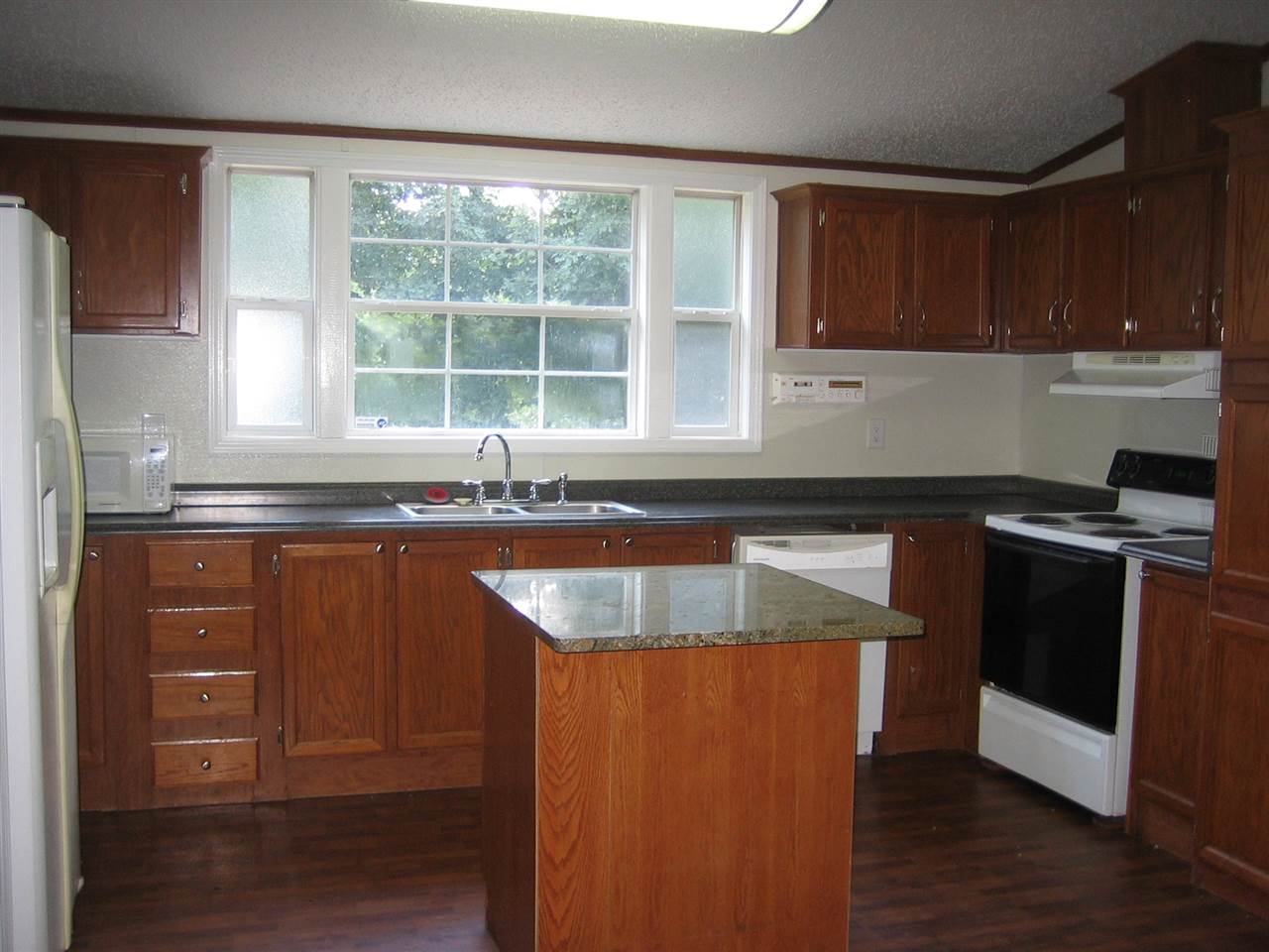 BELLE TERRE ESTATES - Residential