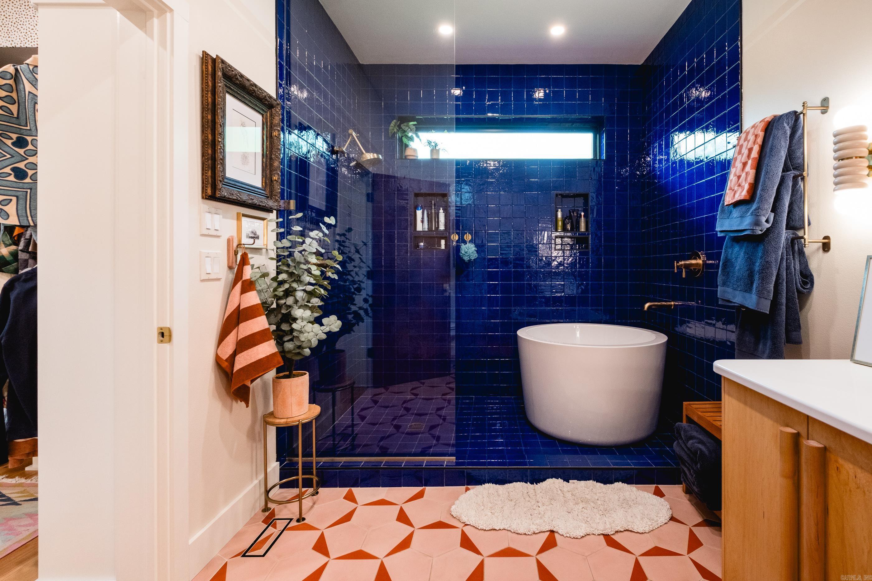 KINGWOOD PLACE - Residential