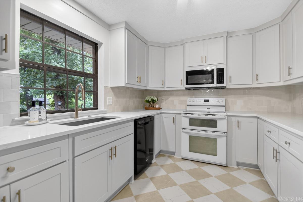 COUNTRY CLUB PARK - Residential