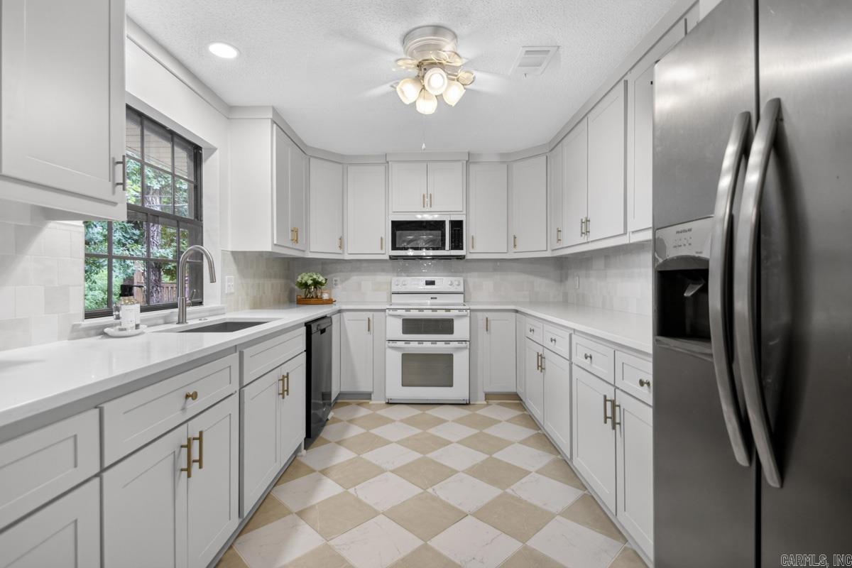 COUNTRY CLUB PARK - Residential
