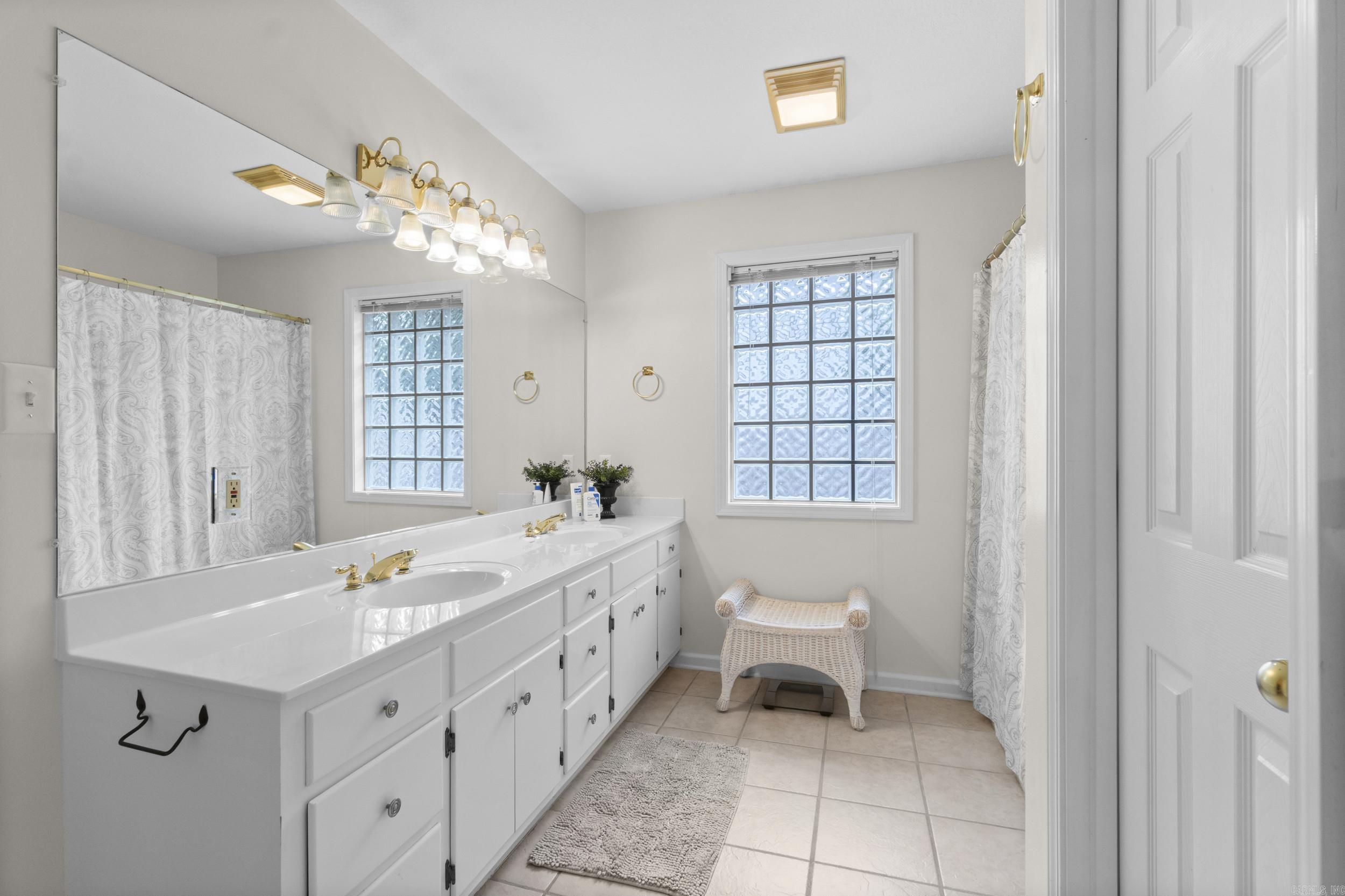 BELLE MEADE - Residential