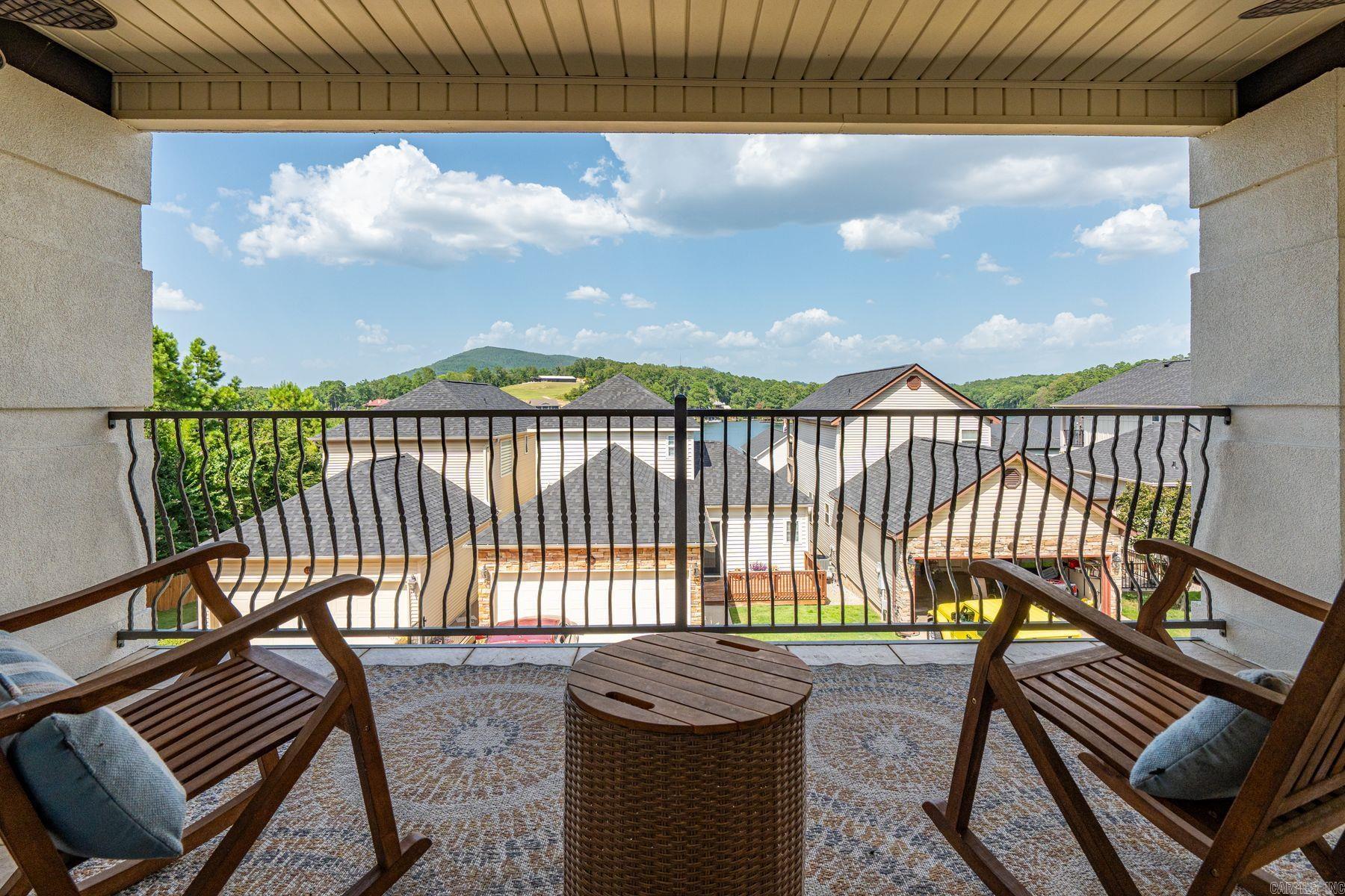 MAJESTIC LAKE VILLAGE TOWNHOMES - Residential