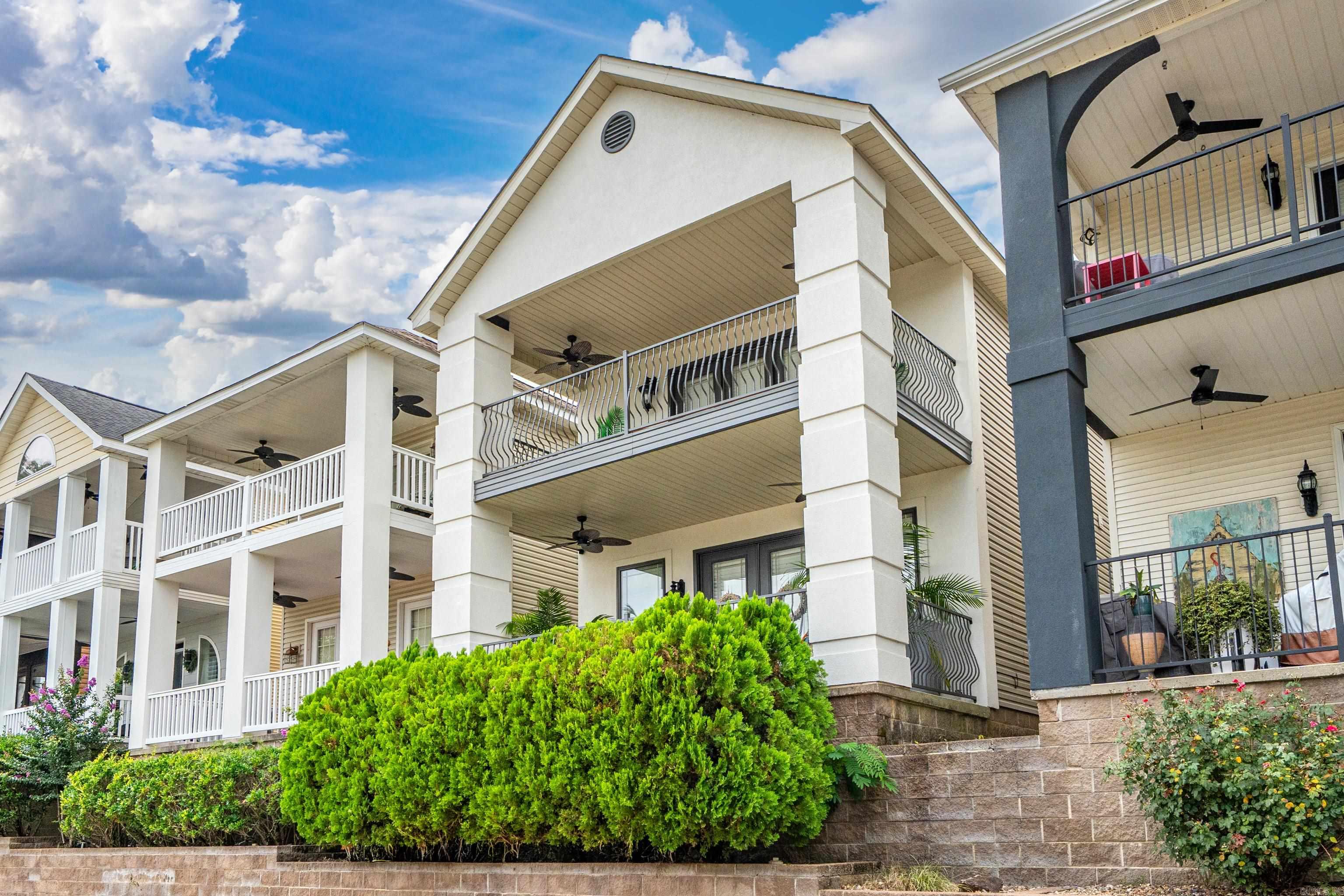 MAJESTIC LAKE VILLAGE TOWNHOMES - Residential