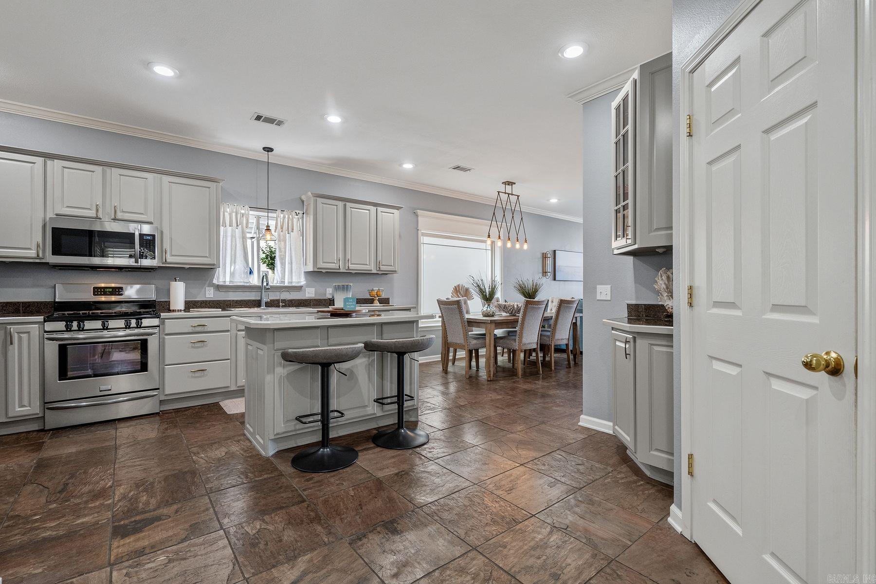 MAJESTIC LAKE VILLAGE TOWNHOMES - Residential