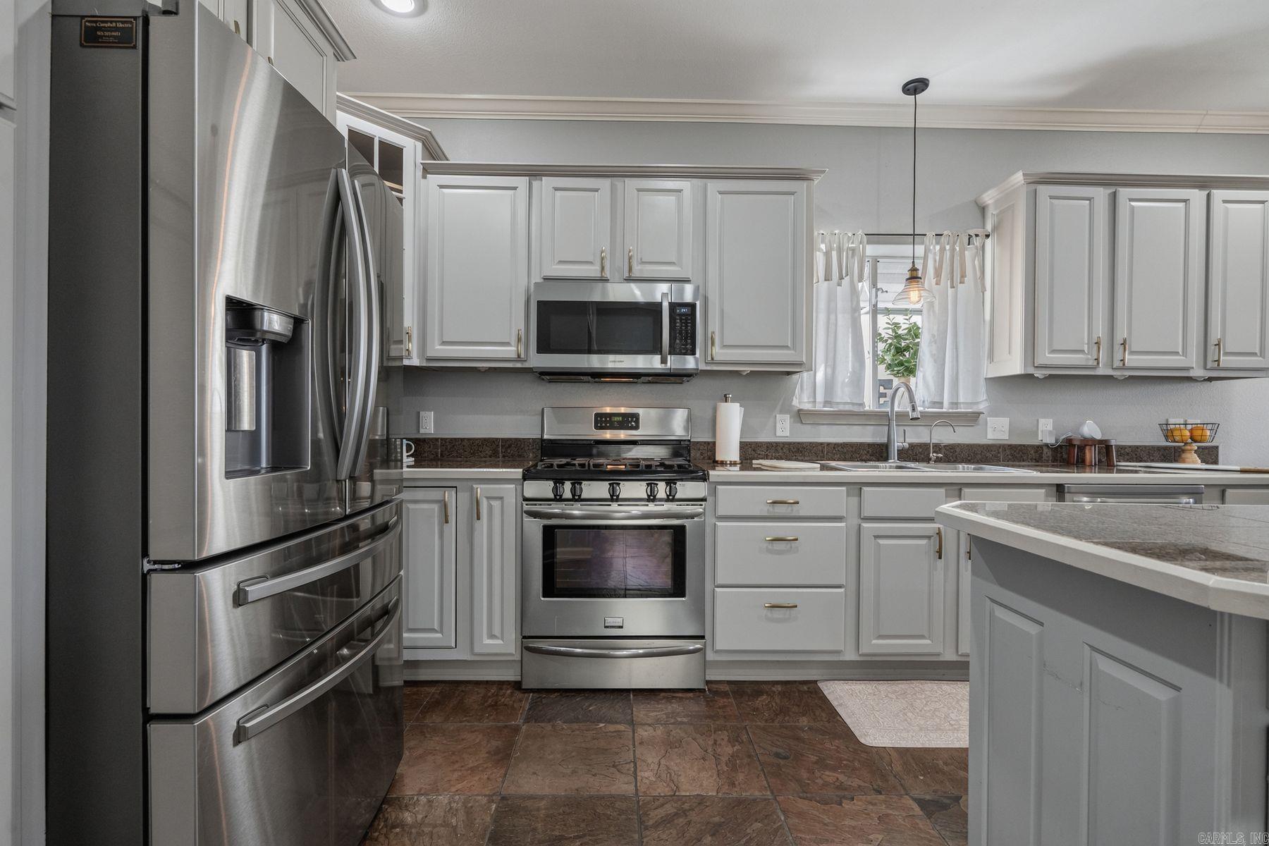 MAJESTIC LAKE VILLAGE TOWNHOMES - Residential