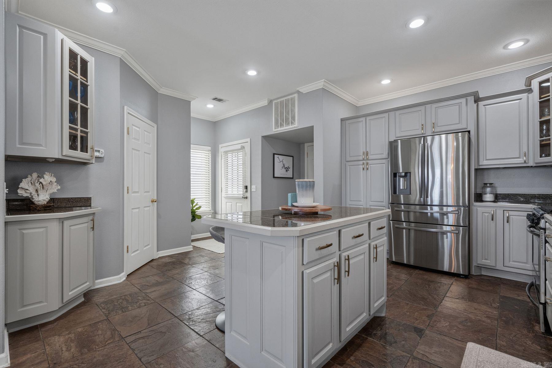 MAJESTIC LAKE VILLAGE TOWNHOMES - Residential