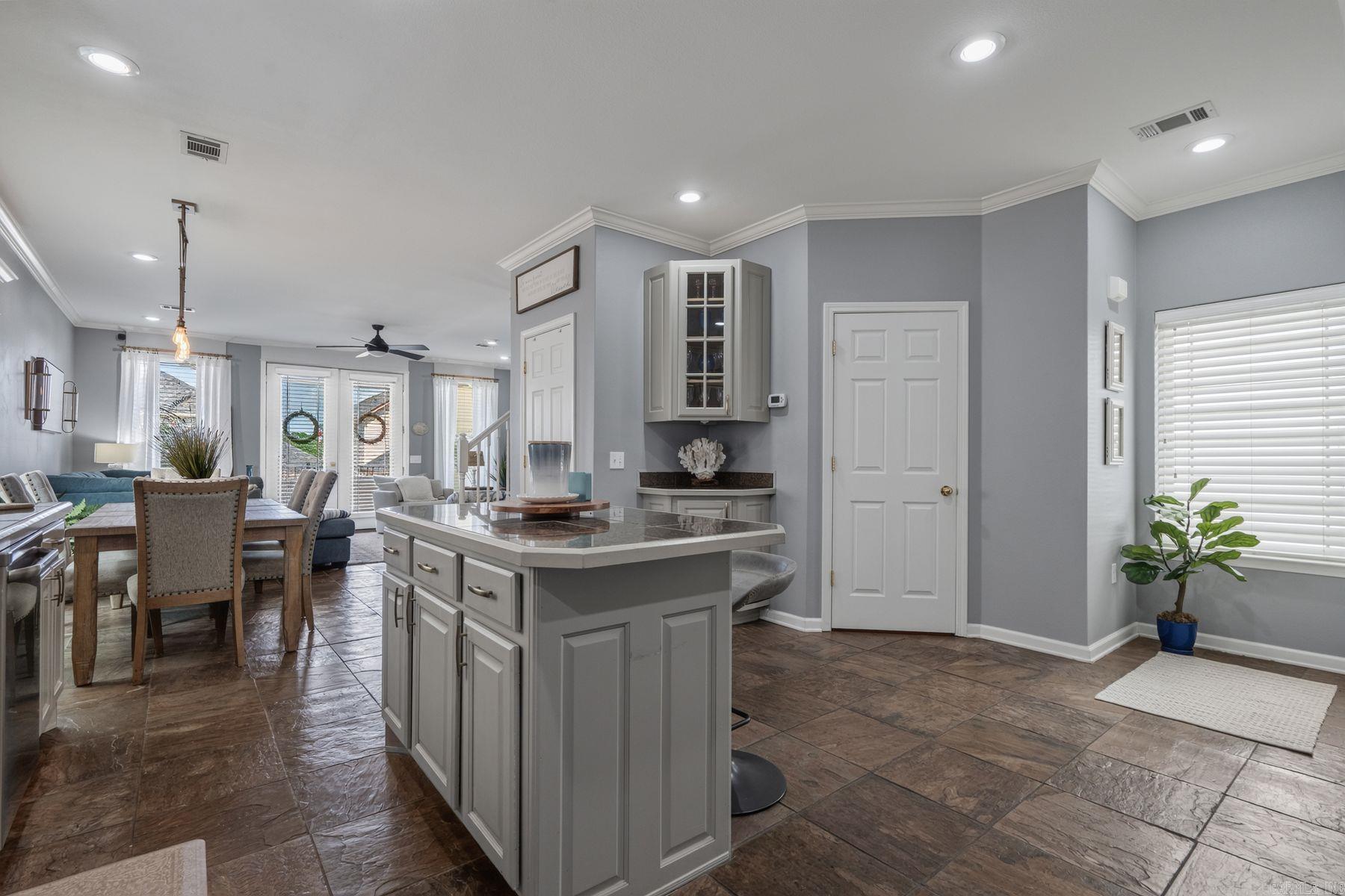 MAJESTIC LAKE VILLAGE TOWNHOMES - Residential