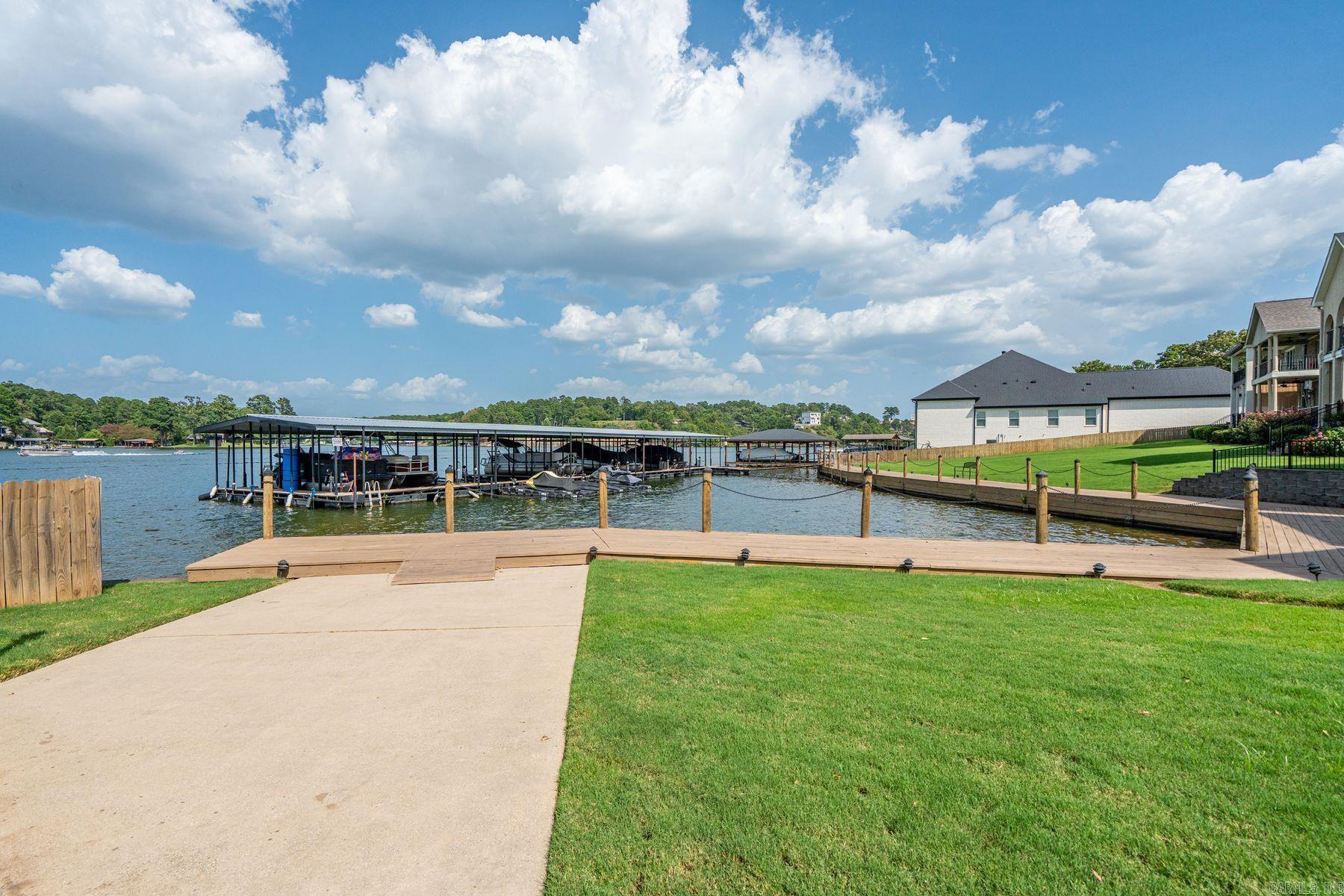 MAJESTIC LAKE VILLAGE TOWNHOMES - Residential