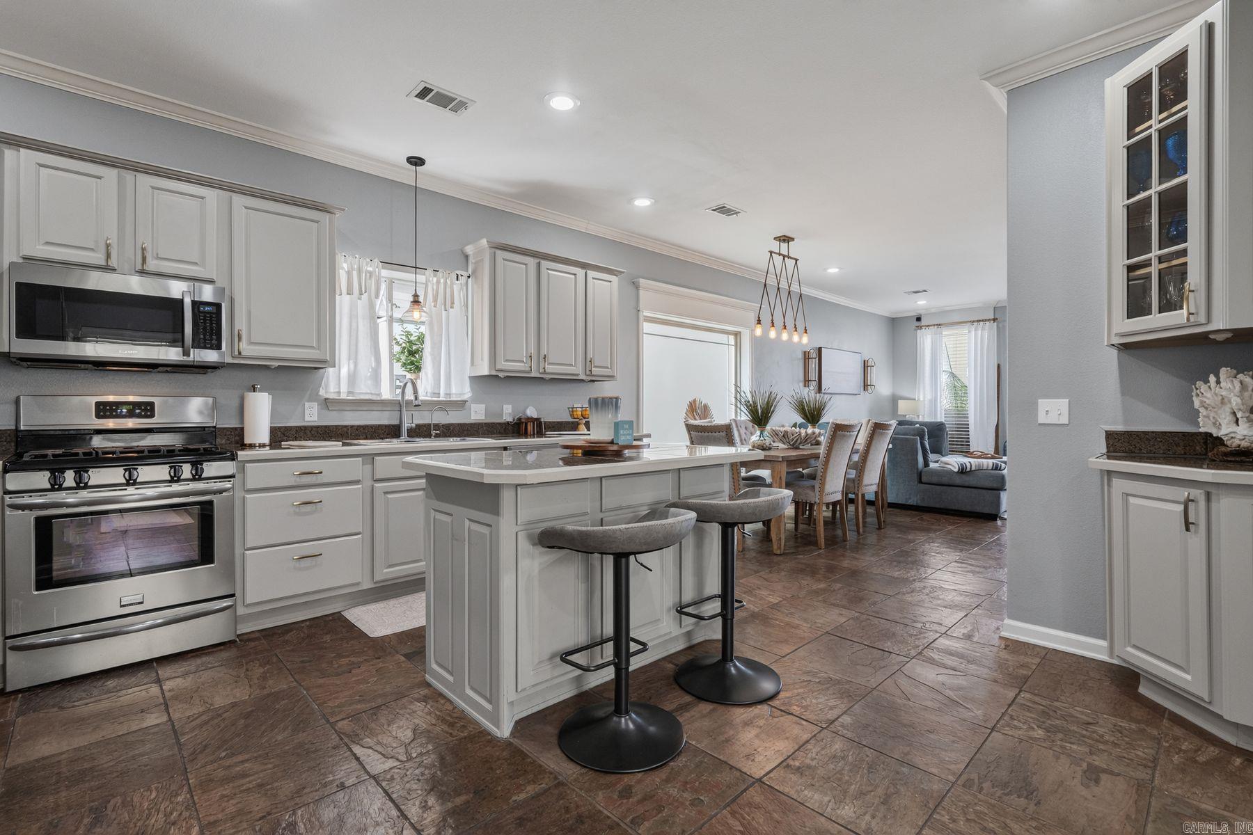 MAJESTIC LAKE VILLAGE TOWNHOMES - Residential