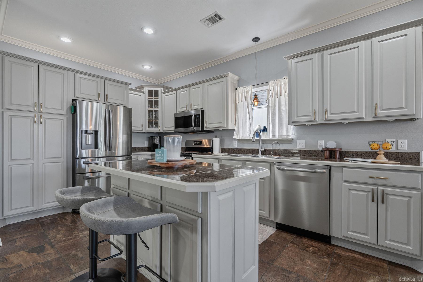 MAJESTIC LAKE VILLAGE TOWNHOMES - Residential