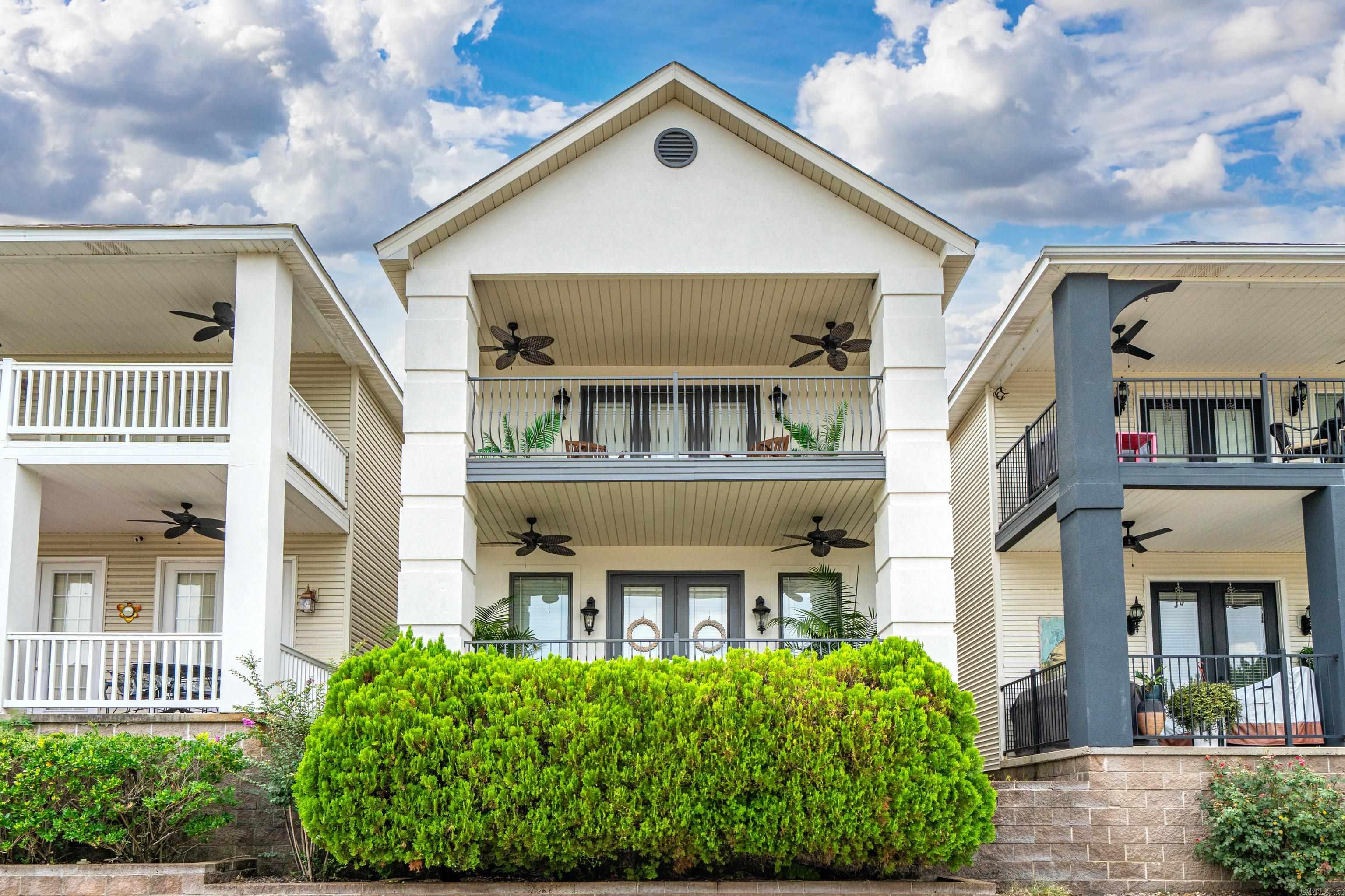 MAJESTIC LAKE VILLAGE TOWNHOMES - Residential