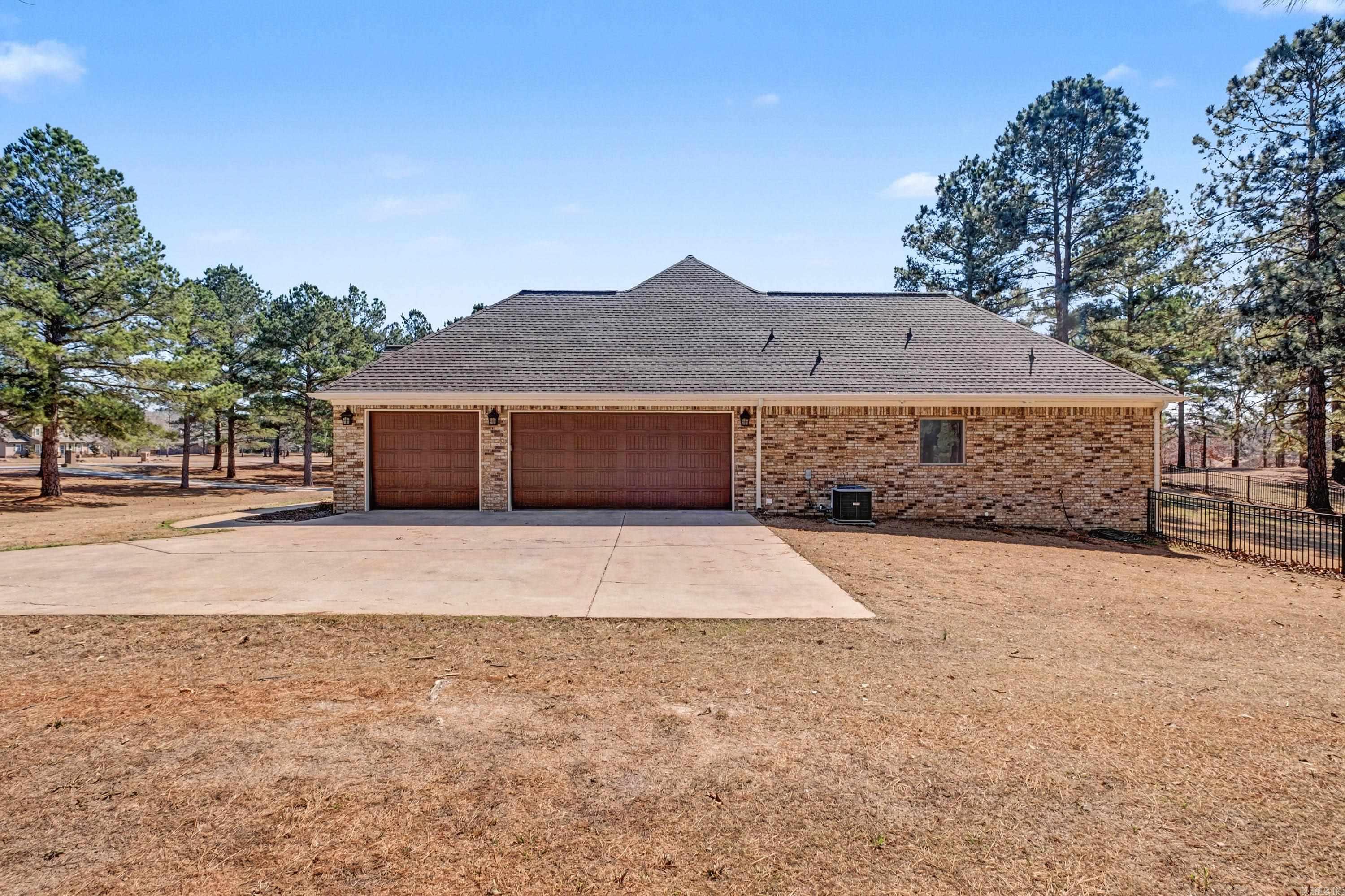 PLEASANT LAKE ESTATES - Residential