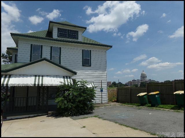 LITTLE ROCK SPACIOUS UNIT IN UNION DEPOT AREA!! This Upstairs 2 Bedroom And 2 Bath Unit Features Over 1500 Sqft! Refrigerator, Stove, And Dishwasher Provided In Kitchen With Eat-In Dining Area! Hard Surface Flooring Throughout! Washer And Dryer Provided! 1 Space For Parking! PET FRIENDLY!! AVAILABLE NOW!!!