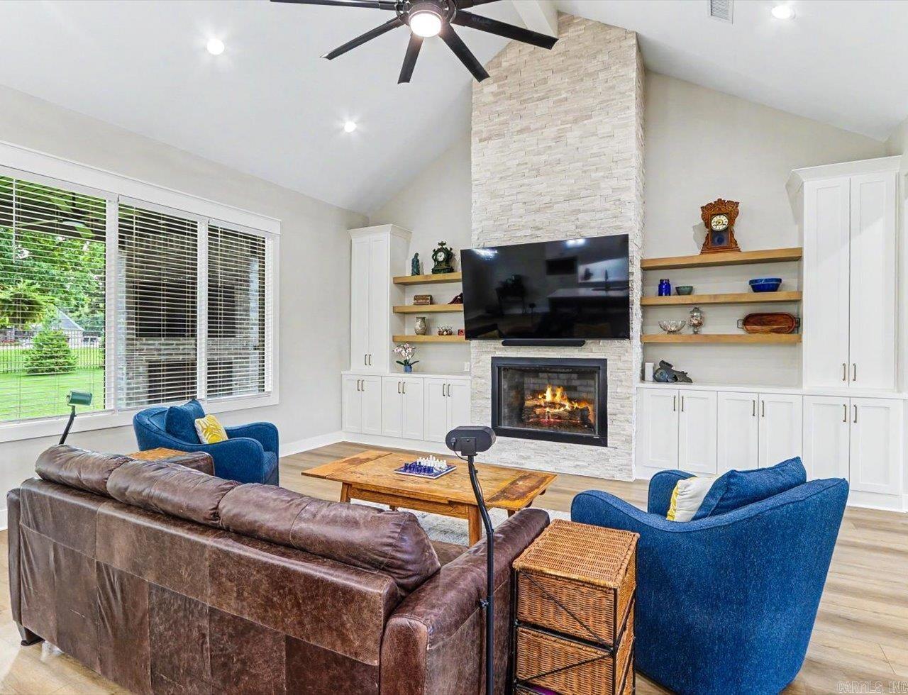 ARLINGTON PARK - Residential