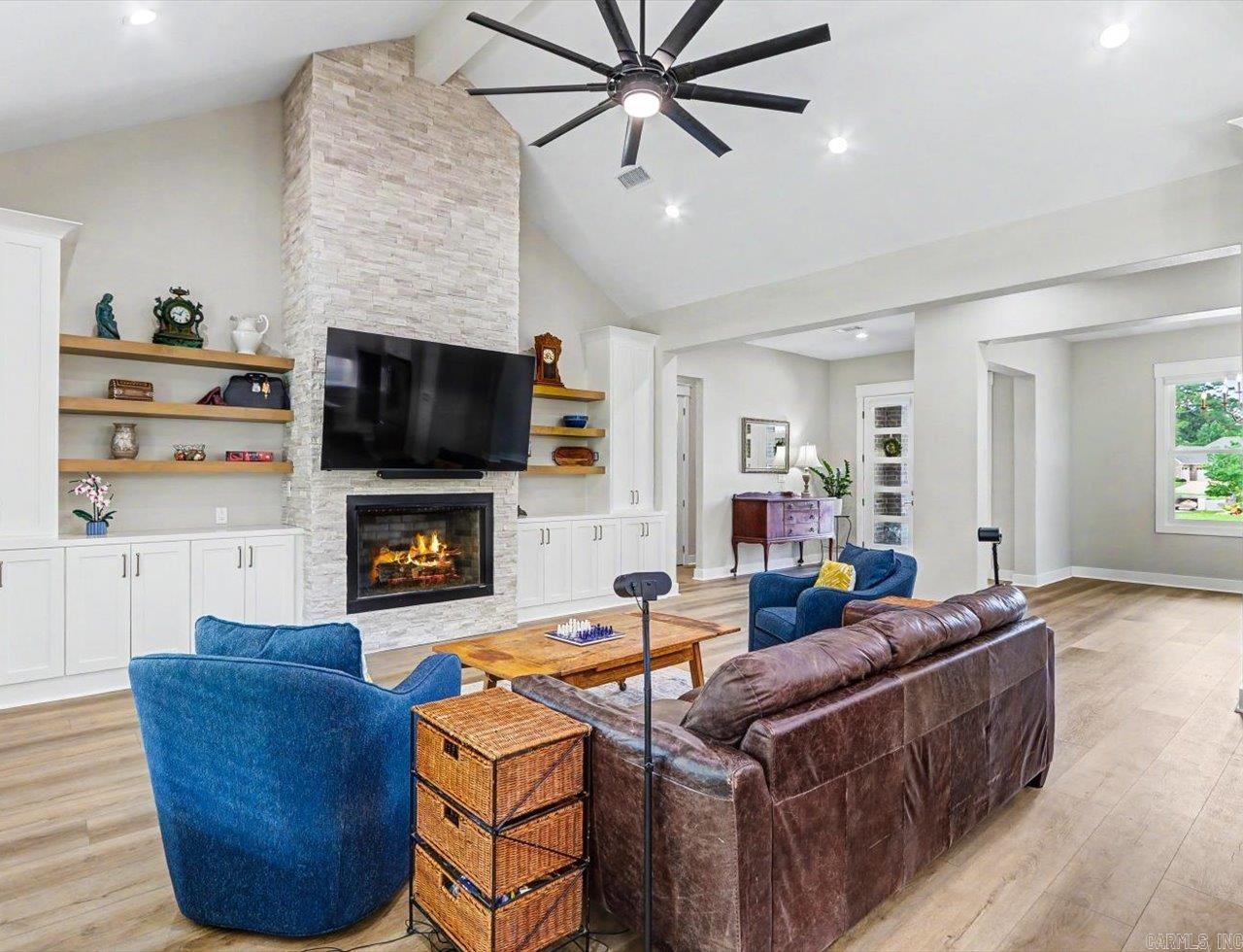 ARLINGTON PARK - Residential