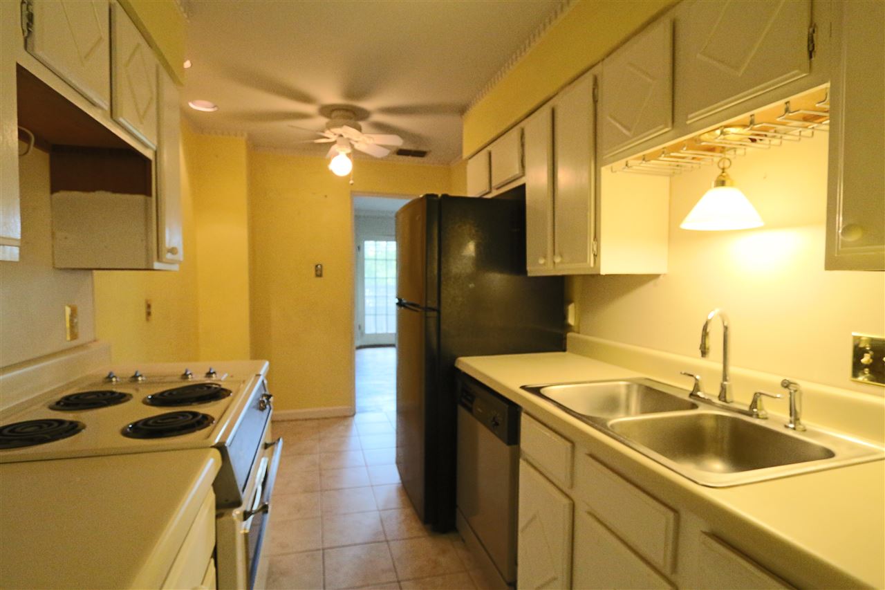 KAVANAUGH PLACE COND - Residential