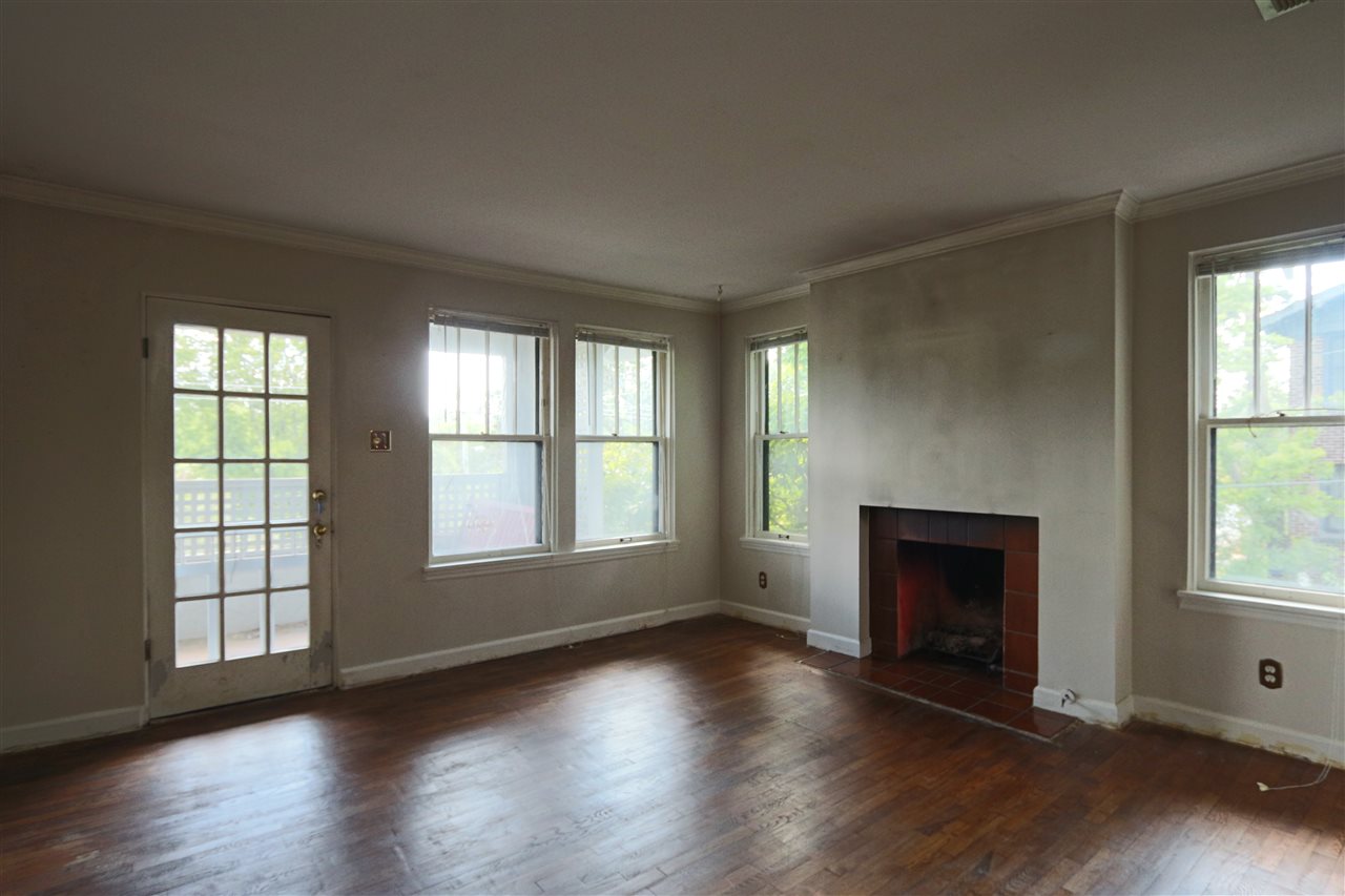 KAVANAUGH PLACE COND - Residential