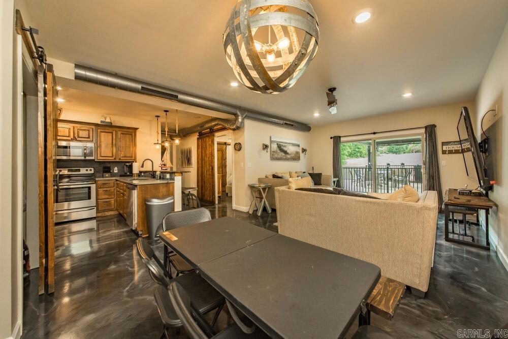 NARROWS INN AT GREERS FERRY HPR - Residential