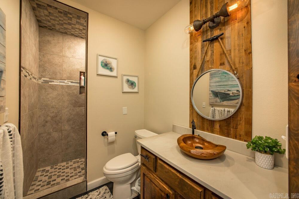 NARROWS INN AT GREERS FERRY HPR - Residential