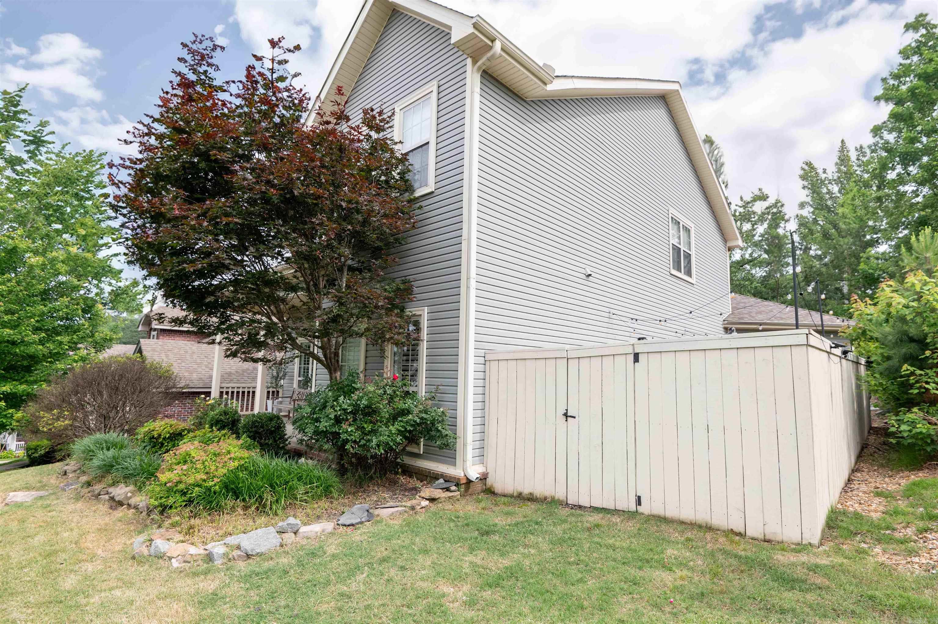 WOODLANDS EDGE - Residential