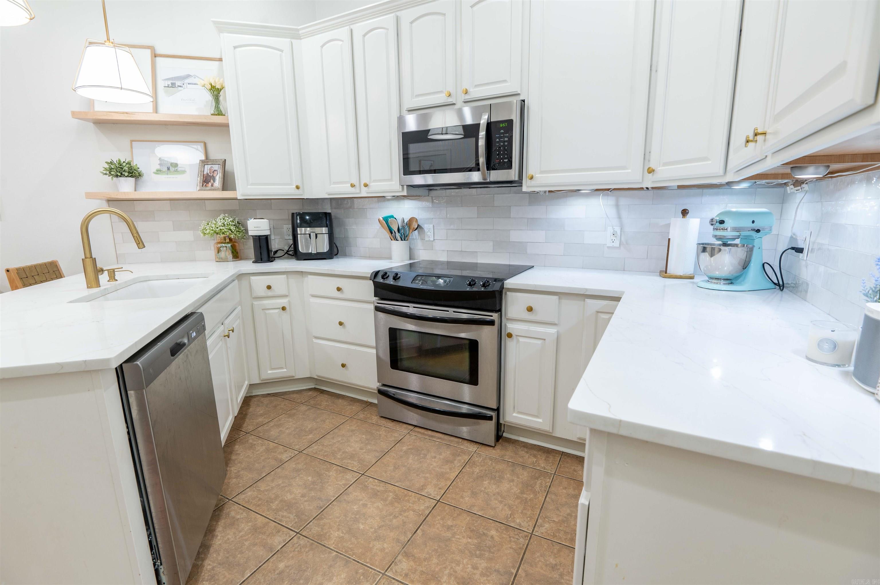 WOODLANDS EDGE - Residential