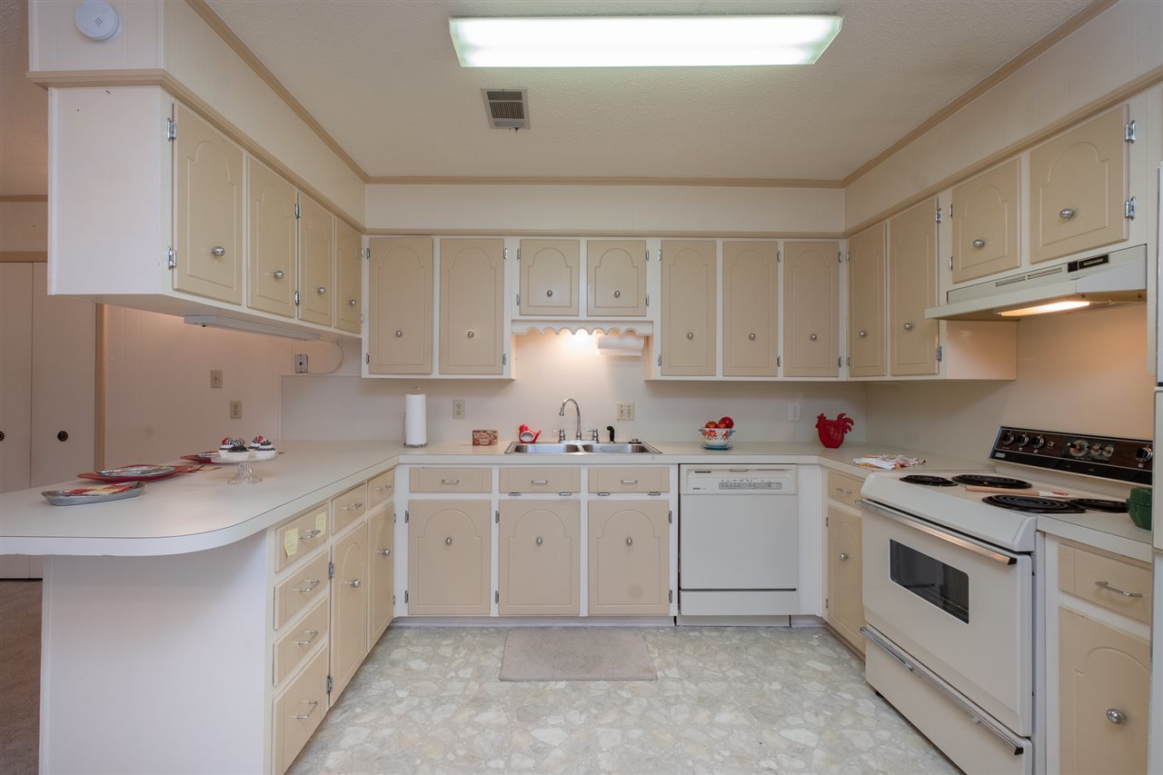NORTH HILLS MANOR - Residential