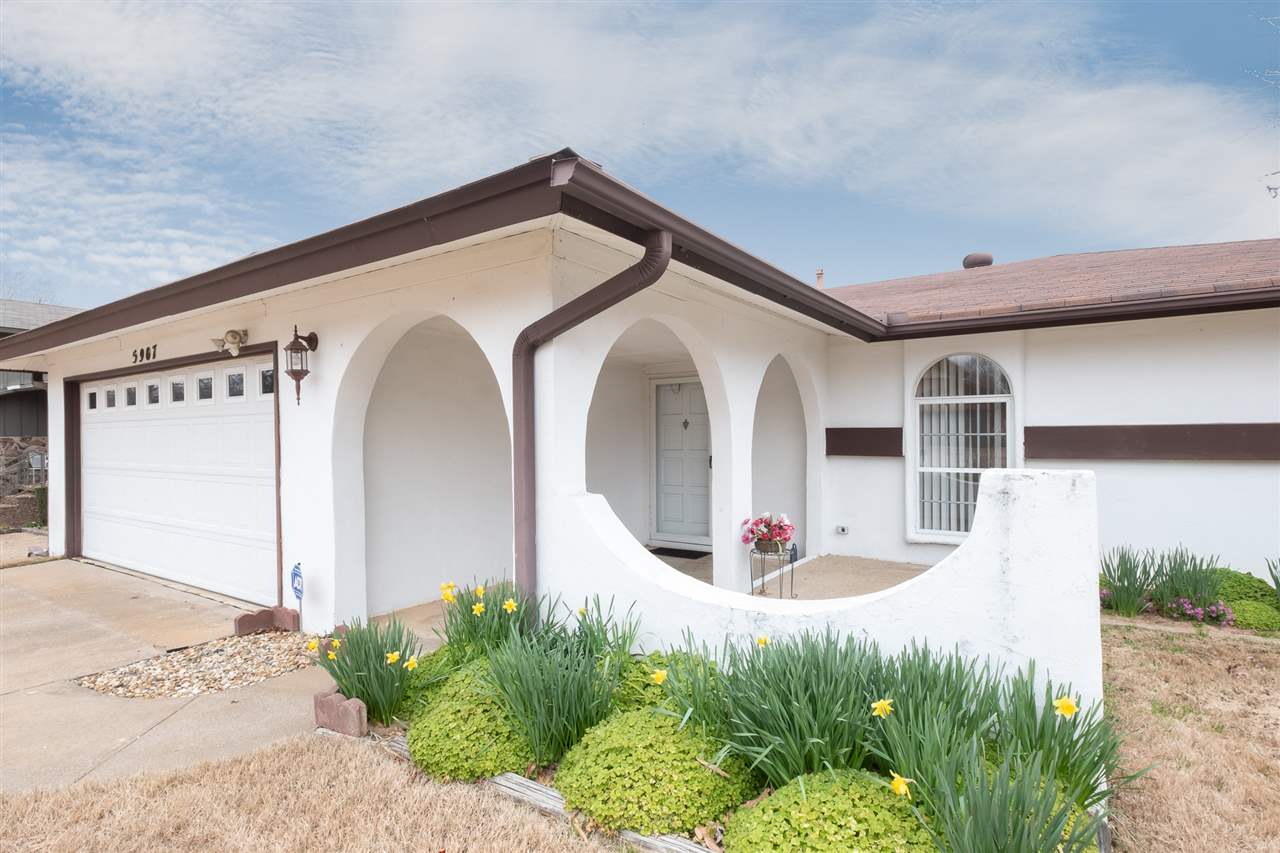 NORTH HILLS MANOR - Residential