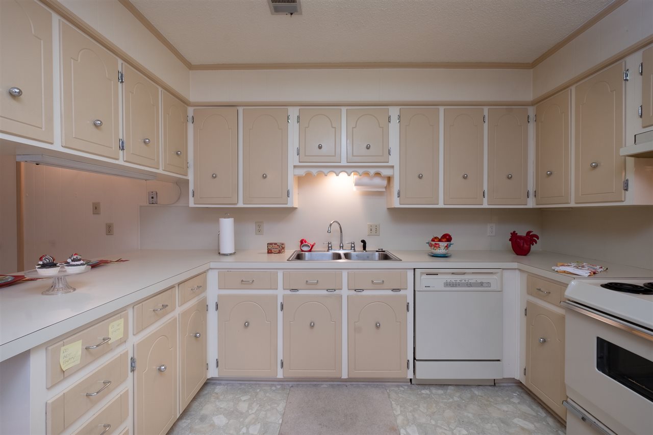 NORTH HILLS MANOR - Residential
