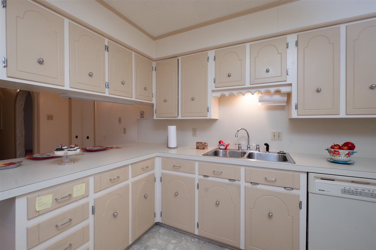 NORTH HILLS MANOR - Residential