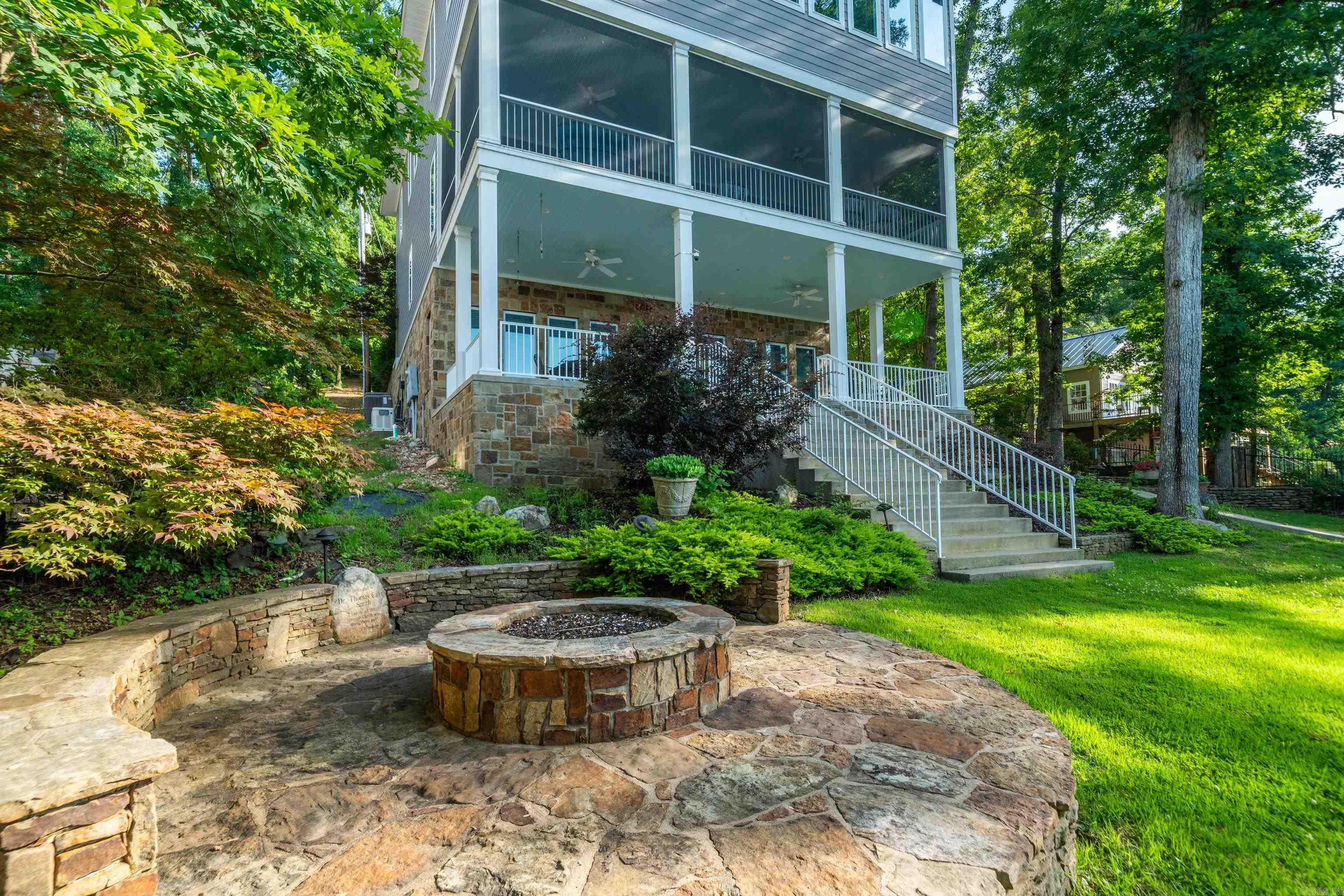 LONG POINT - Residential