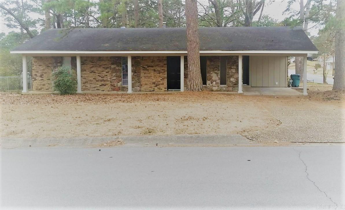 3 bedroom, 1 bath renovated home in excellent condition. New carpet, tile, formal living area, kitchen/den, carport, chain link fence in back. Convenient location! Move in ready!