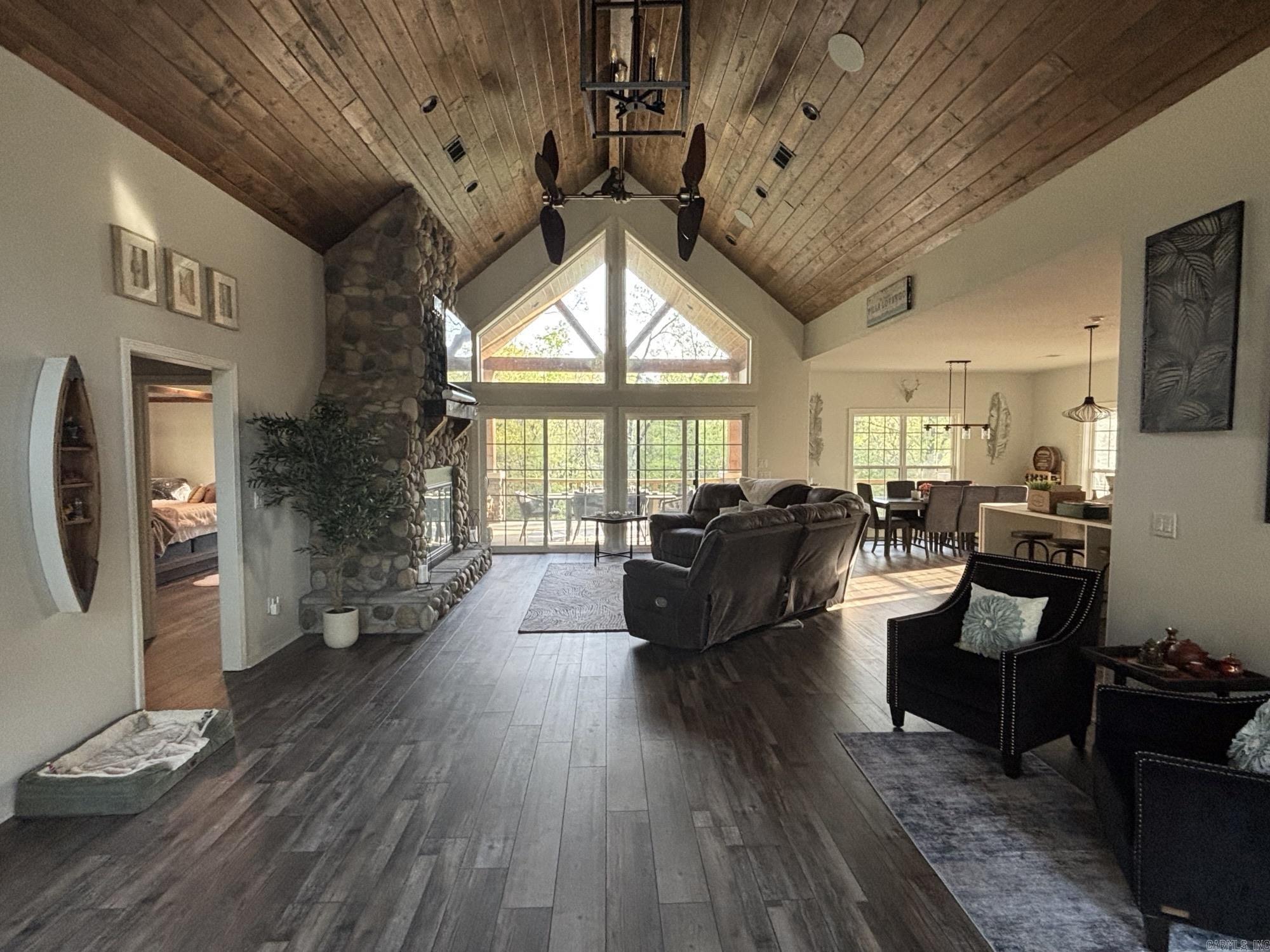 SHIRLEY - Residential