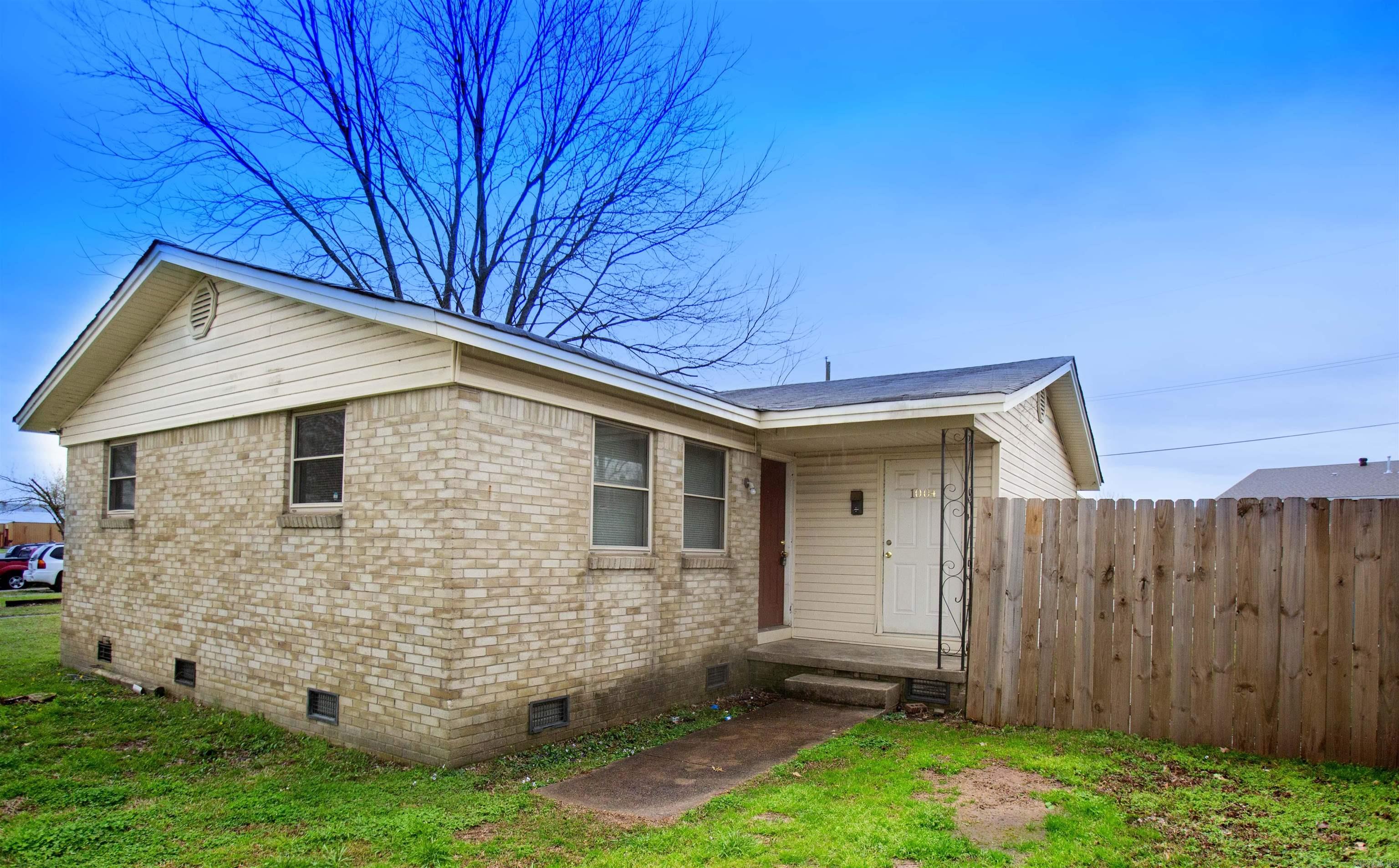 Cute 2BD/1.5BA unit located in NLR. There is beautiful white tile backsplash and granite tile flooring in the kitchen. Hardwood flooring in the bedrooms. The lease for this property is for 2 years with a 3% increase after the first year. Income has to be three times the rent unless you receive a housing voucher.  ***All properties may not be move in ready***