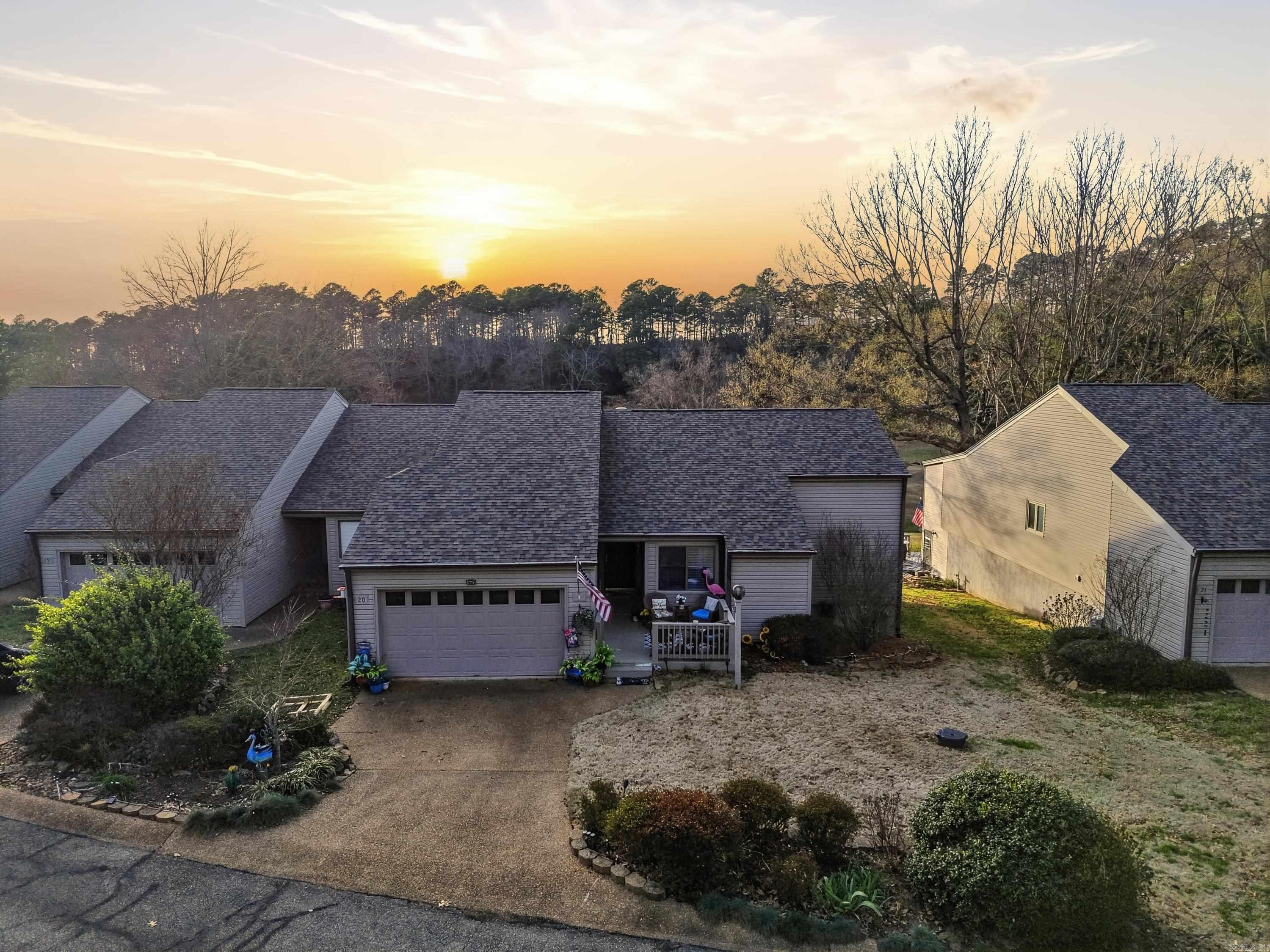 COUNTRY CLUB RIDGE TOWN - Residential