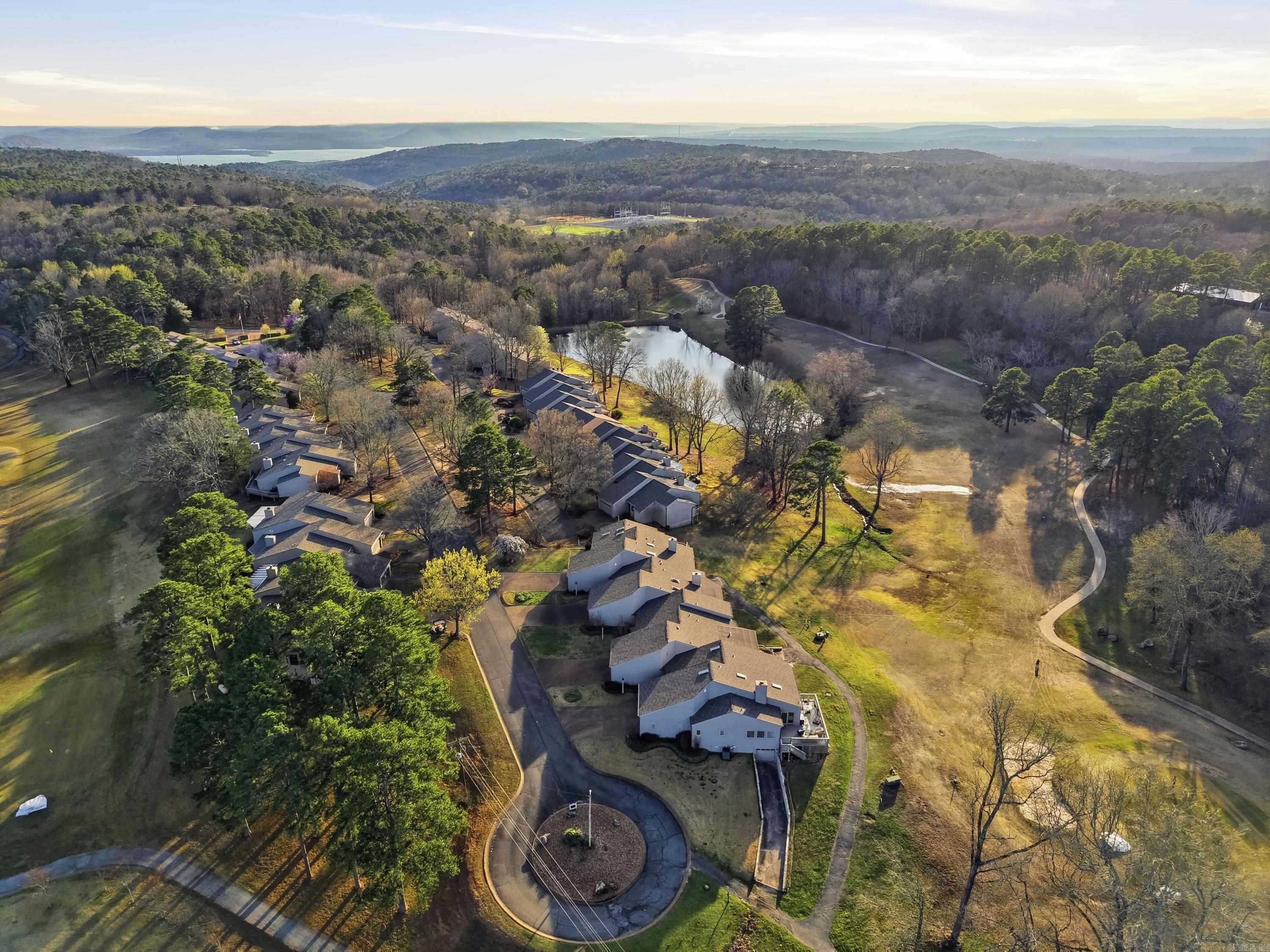 COUNTRY CLUB RIDGE TOWN - Residential