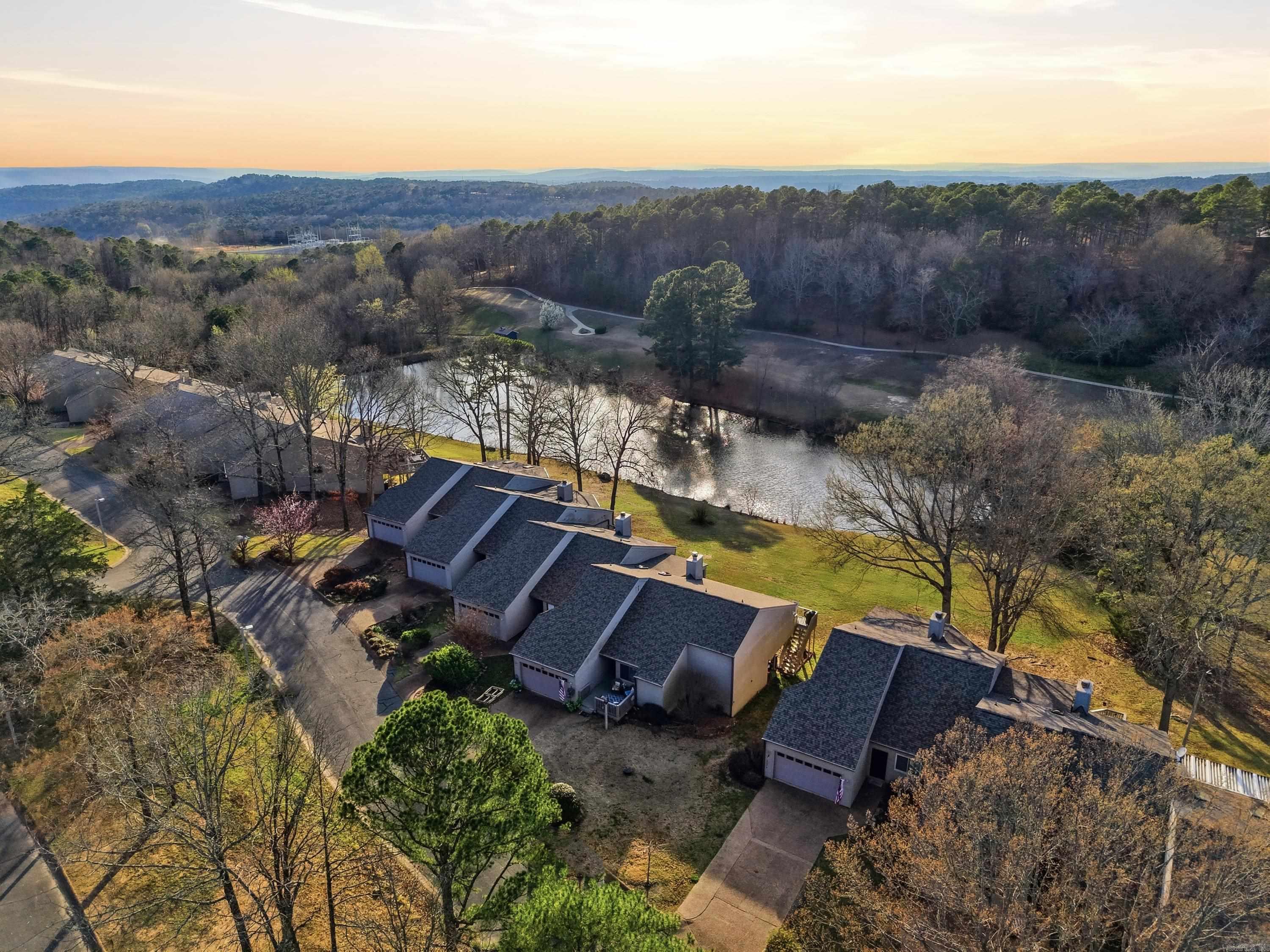 COUNTRY CLUB RIDGE TOWN - Residential
