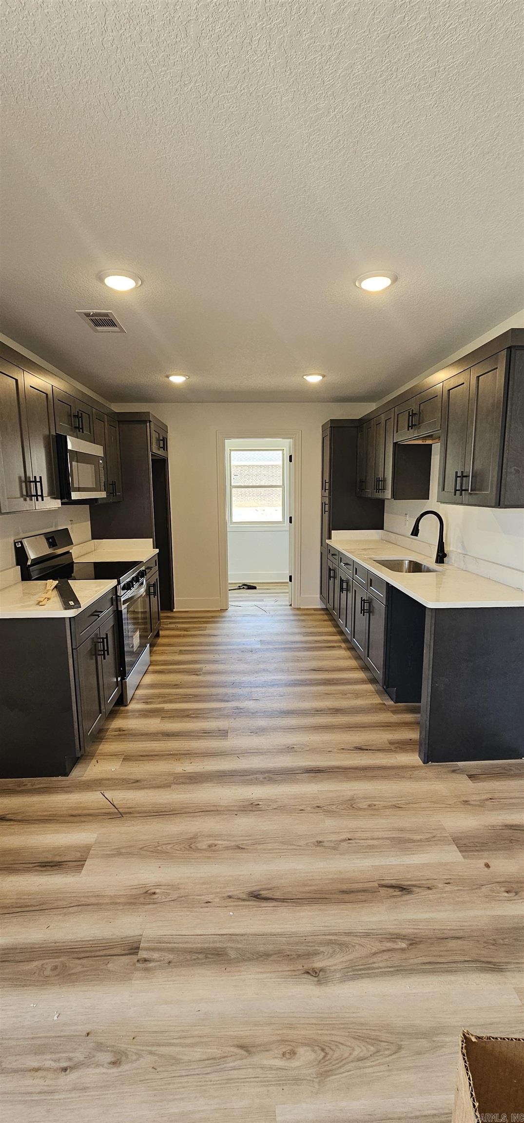 SIERRA HILLS - Residential
