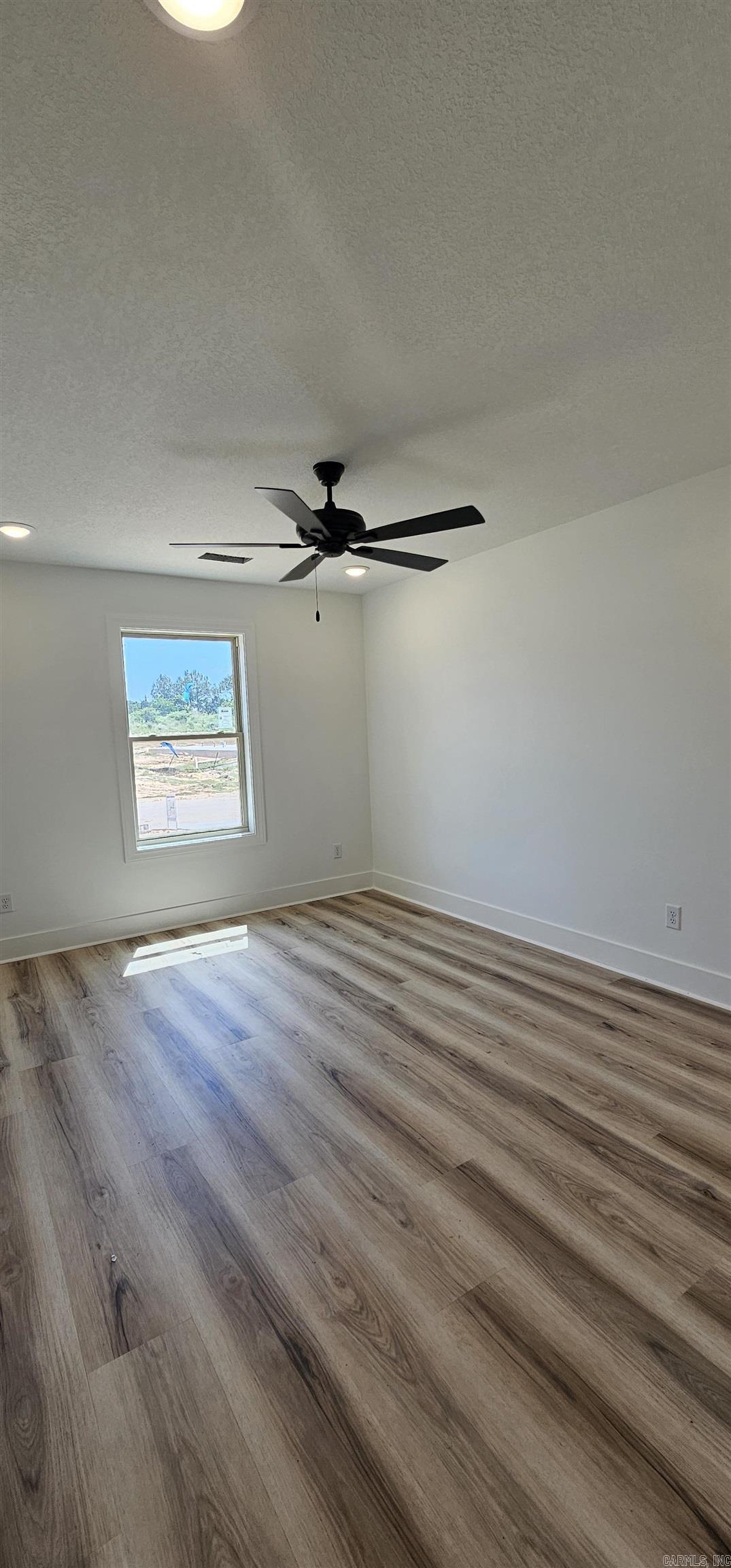 SIERRA HILLS - Residential