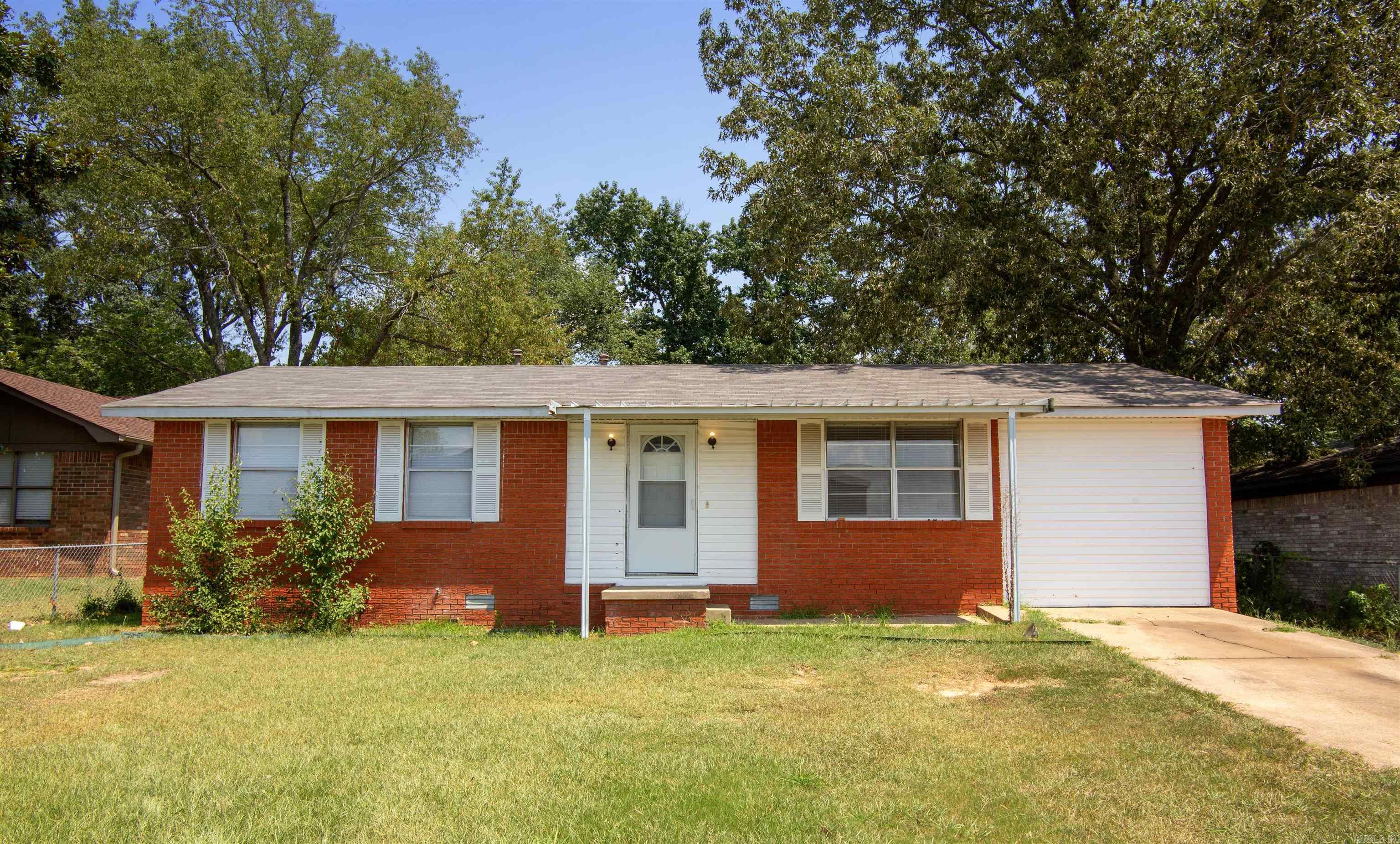 Charming 4BD/1.5BA in Jacksonville with cute curb appeal that is waiting for you to call home. Cozy living room that leads into the eat-in-kitchen with brand new appliances. Luxury vinyl flooring throughout. Ceiling fans in bedrooms. Laundry room has built in shelving. Plenty of yard space and back patio area. Close to shopping, dining, and much more! This property is managed by Hoffman Team so beware of scammers - we will never ask you to Cashapp us money. The lease for this property is for 18 months to 2 years with a 3% increase after the first year. Income must be 3x the amount of rent. Deposit, first month’s rent, and the $50 administration fee due before move in. This property does not accept section 8.