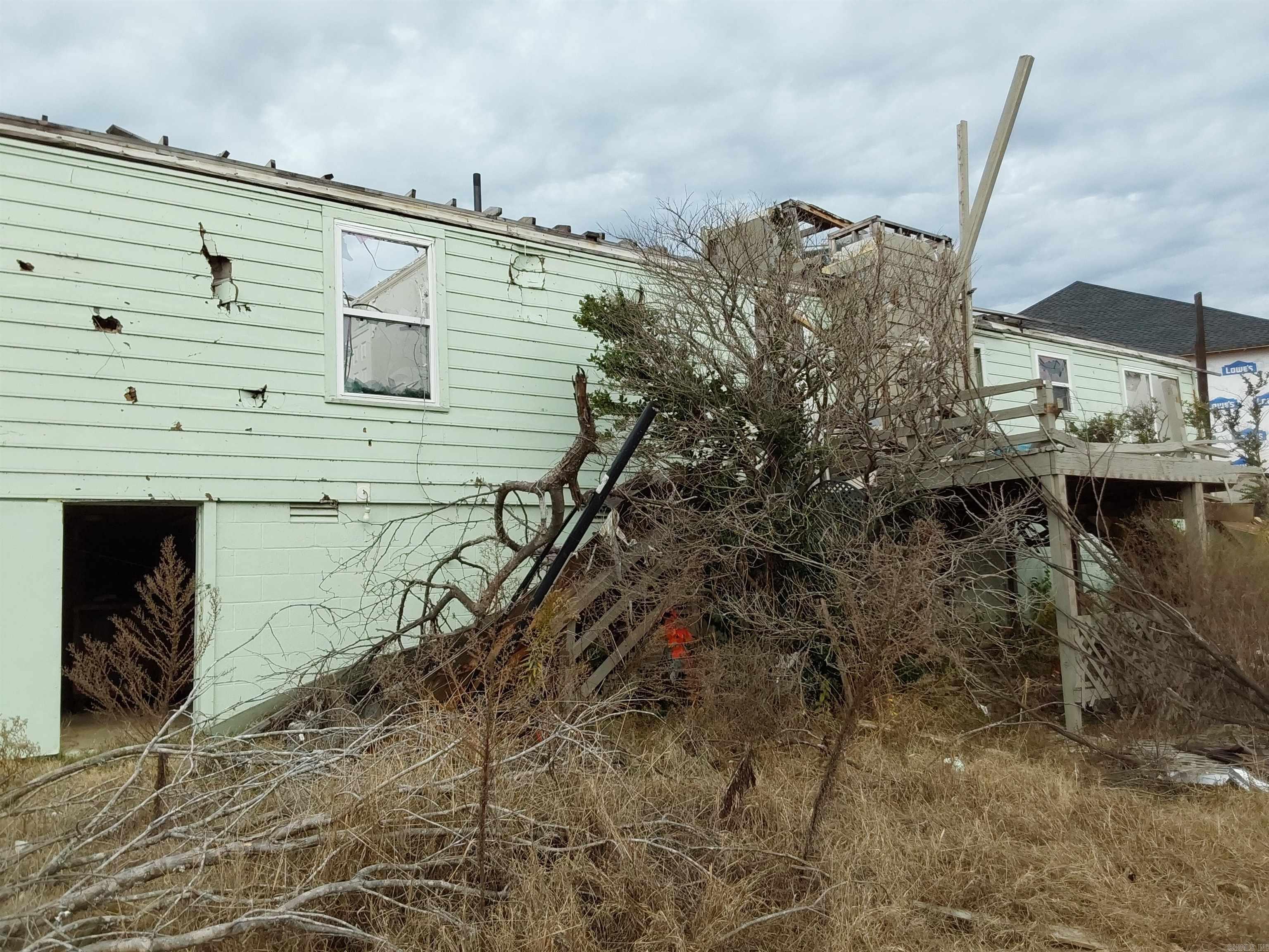 Tornado damaged property.  Looking for buyer to rebuild and revamp home.  This home has a lot of potential with someone to purchase with a great vision of rebuilding!!!!  Agents see REMARKS