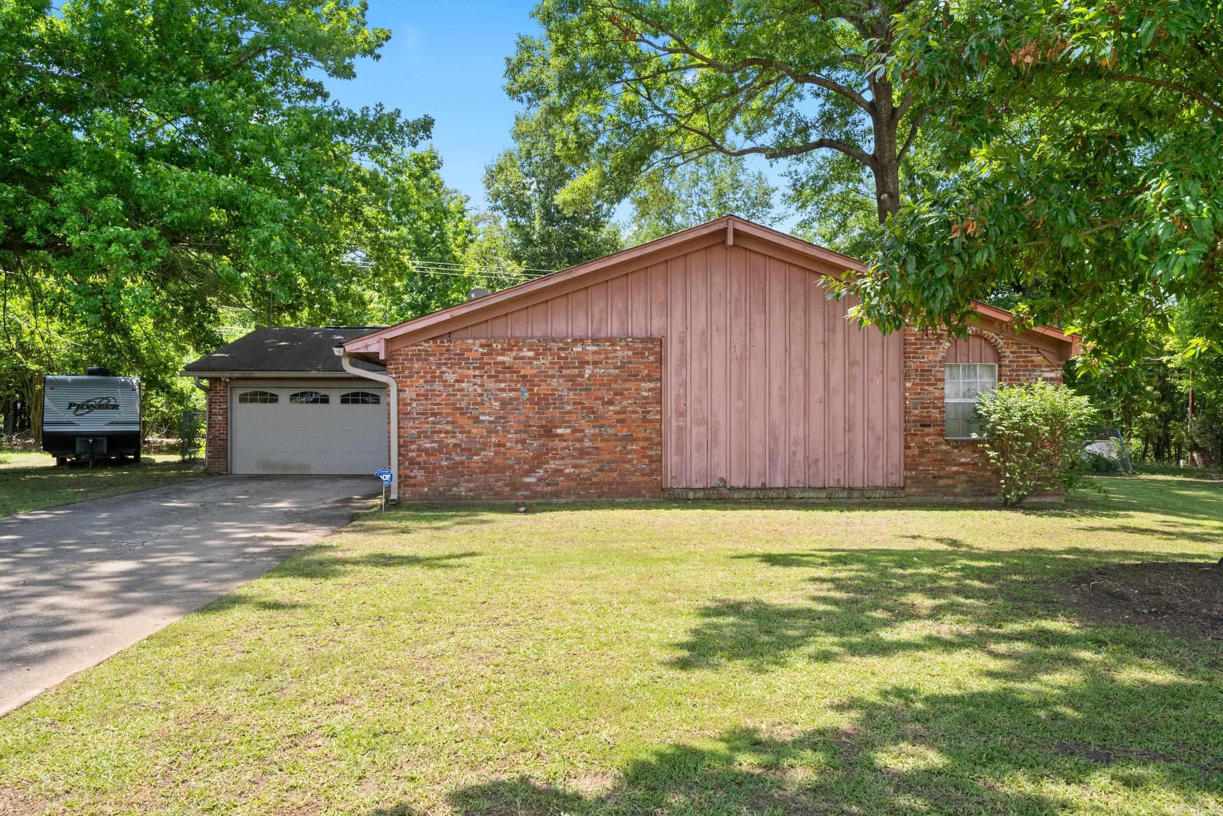 SHERWOOD FOREST WEST - Residential