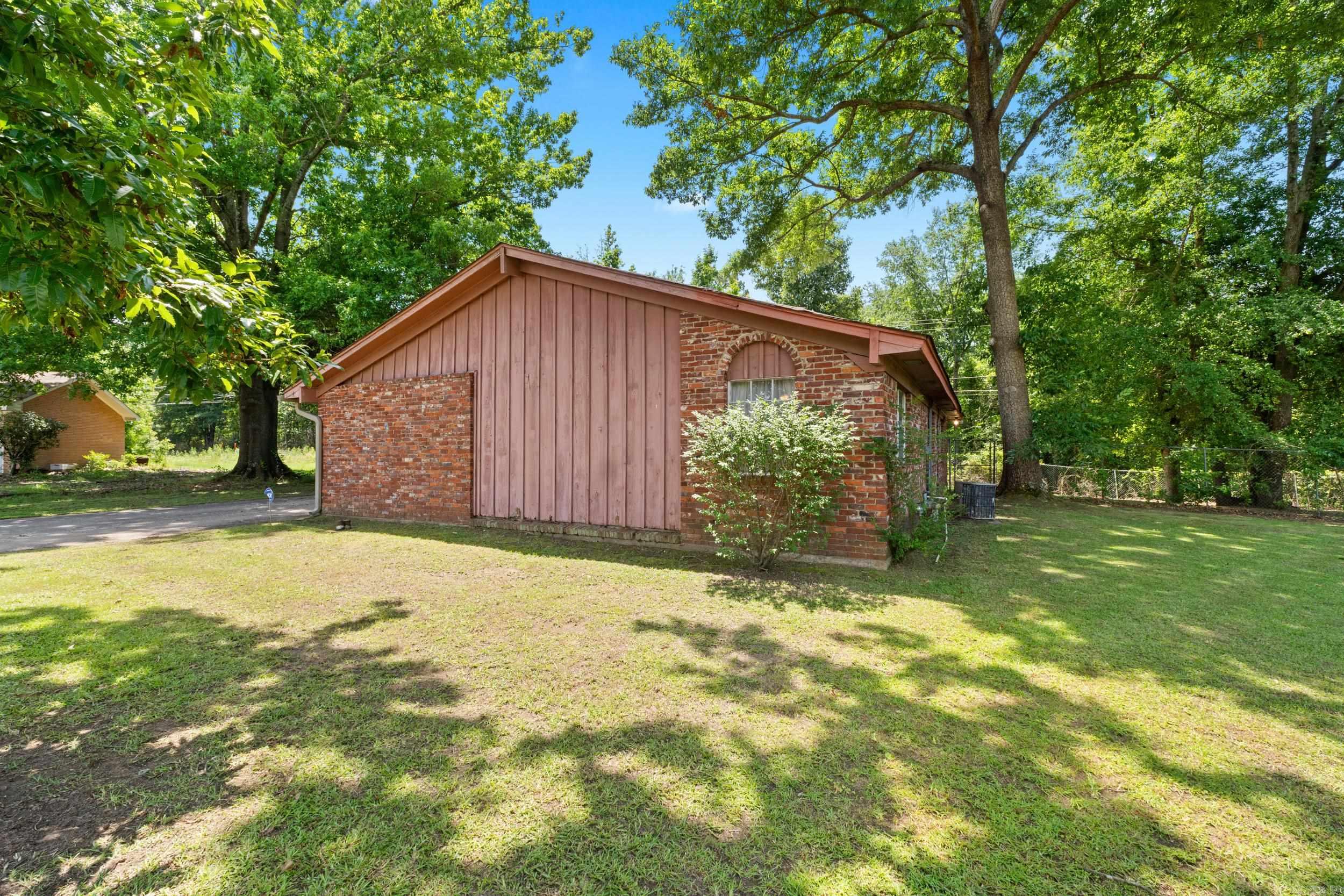 SHERWOOD FOREST WEST - Residential
