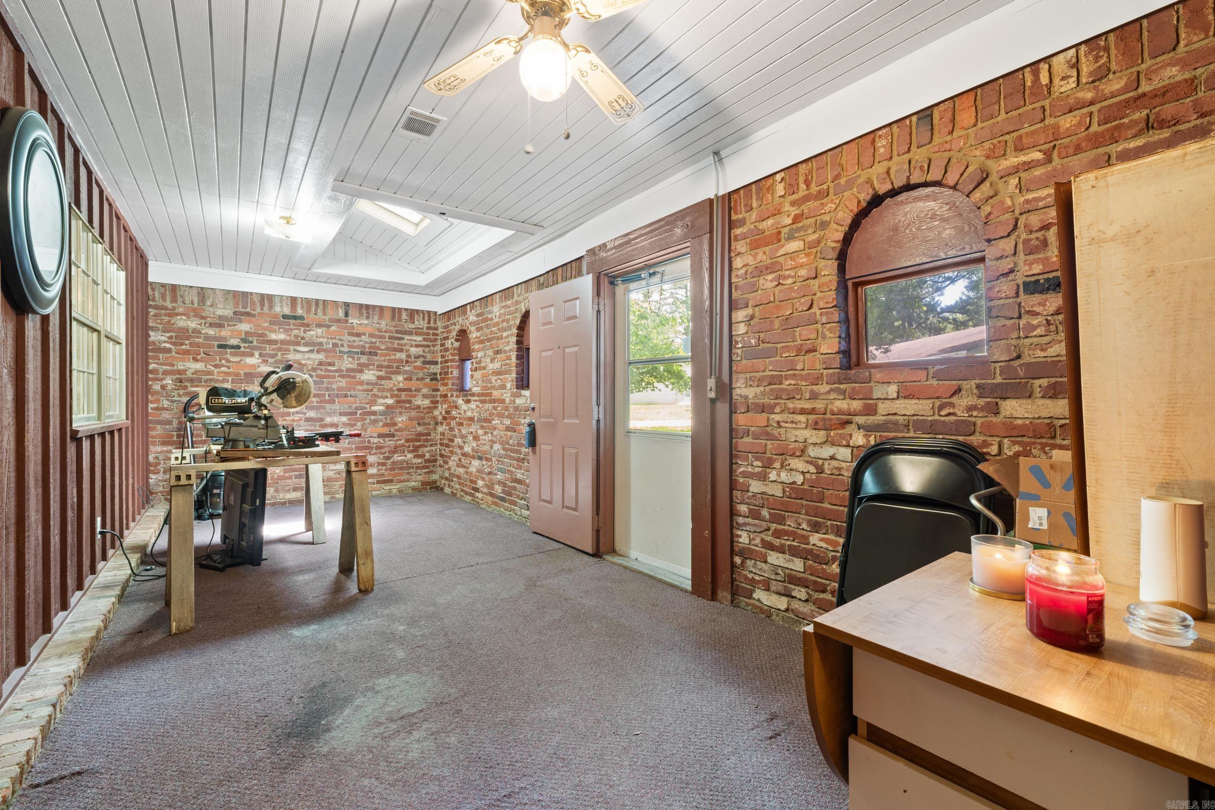SHERWOOD FOREST WEST - Residential
