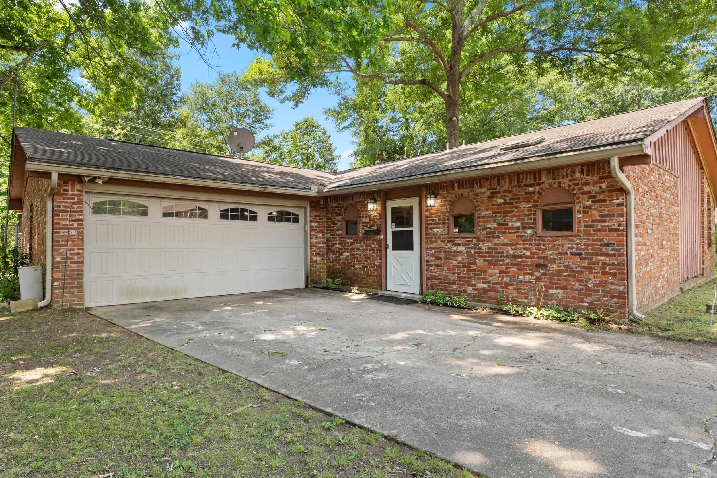SHERWOOD FOREST WEST - Residential