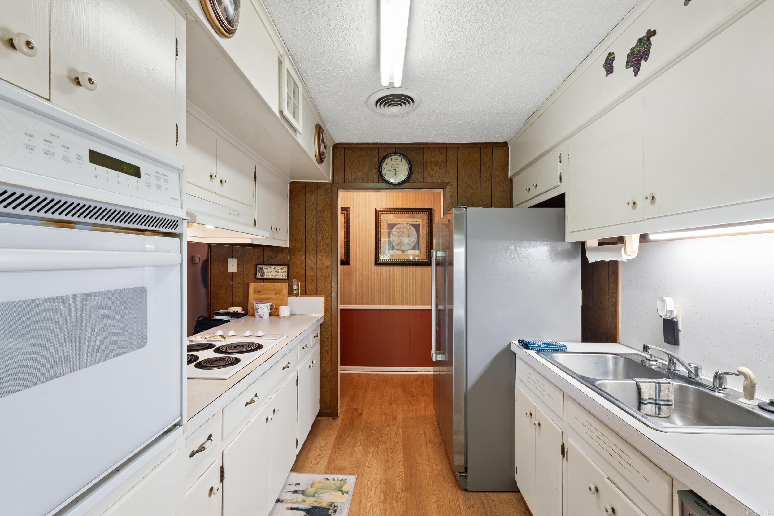 SHERWOOD FOREST WEST - Residential