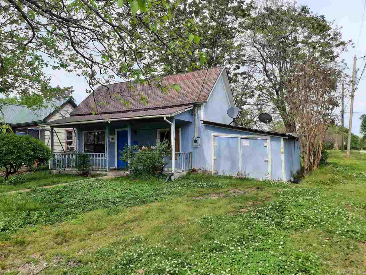 Nice corner lot, big shade tress. All utilities on site. House being "Sold as is".  House in need of major renovation.  Enter with CAUTION.
