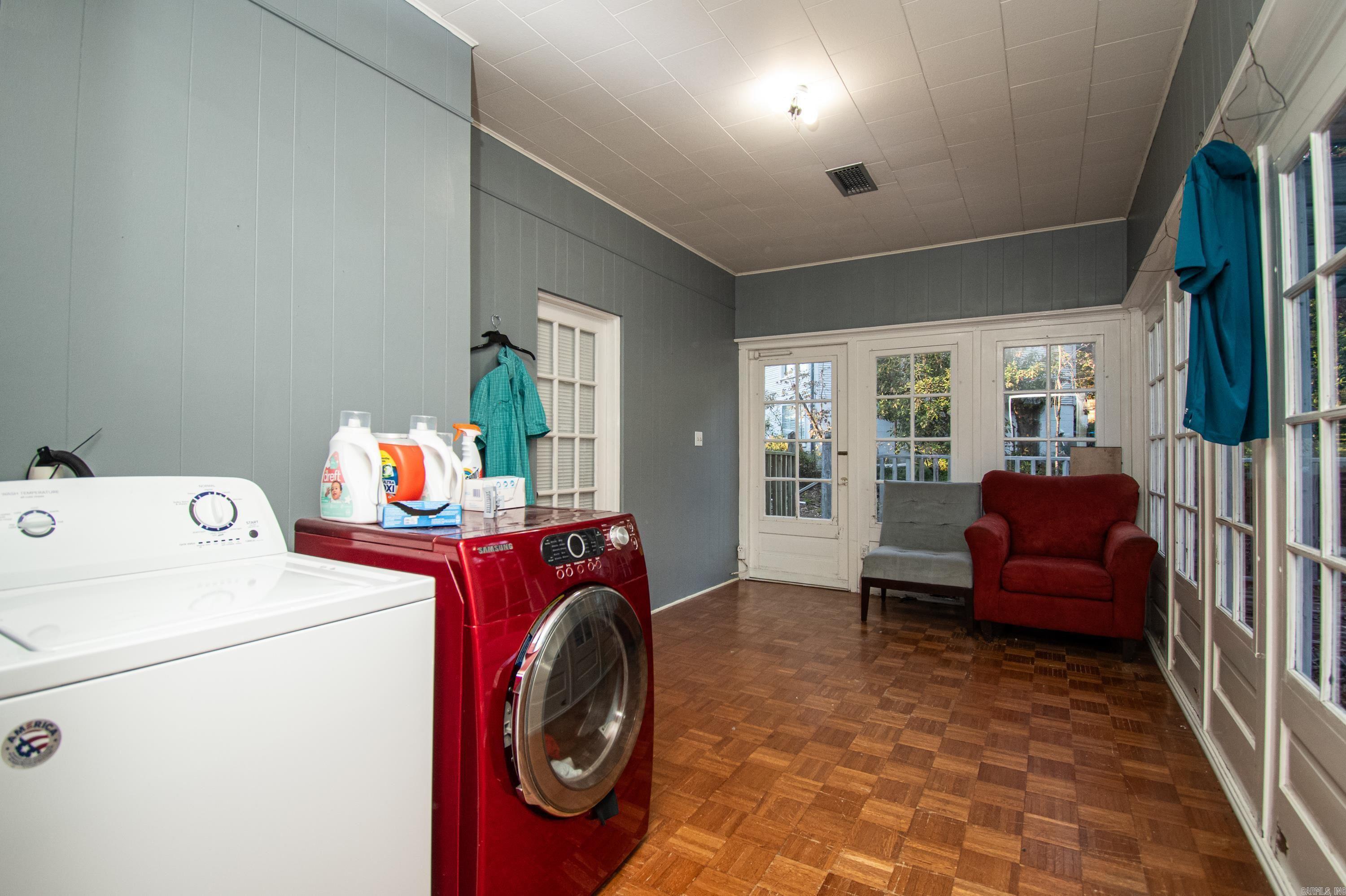 SHADY GROVE - Residential