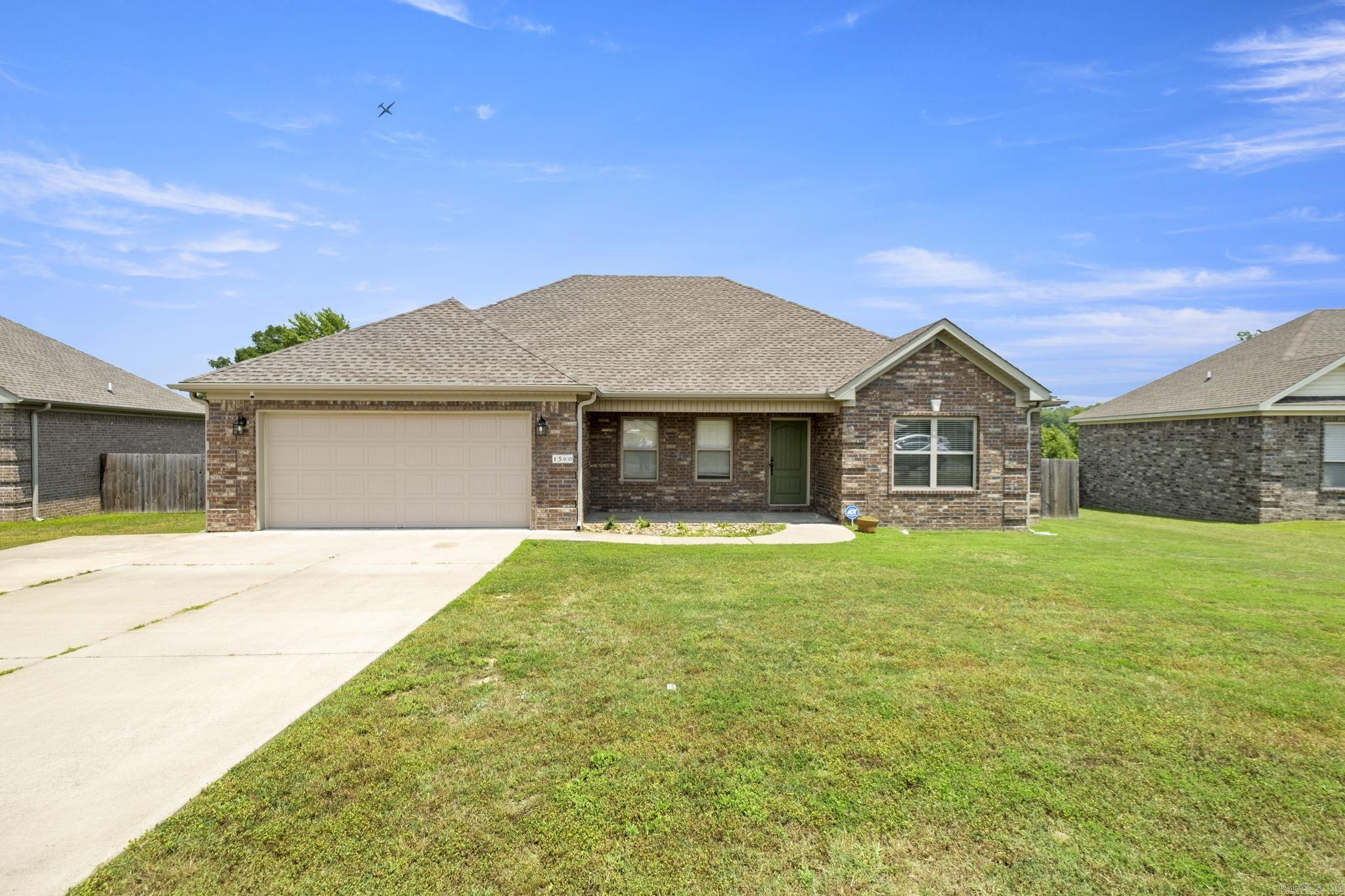 Beautiful 4 bed/2 bath home. Home features a split floor plan, fireplace, gorgeous kitchen. Backs up to green space. Pets allowed with approval and fees.  This is a must see home!!! No smoking in home/garage.  Application/background check/security deposit/renter's insurance required.