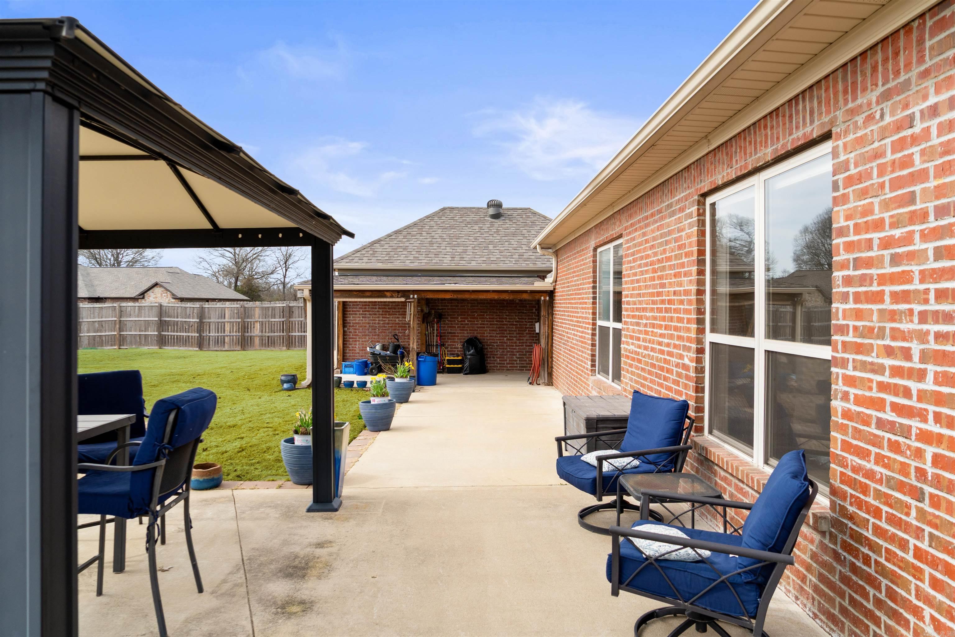 HUNTINGTON ESTATES - Residential