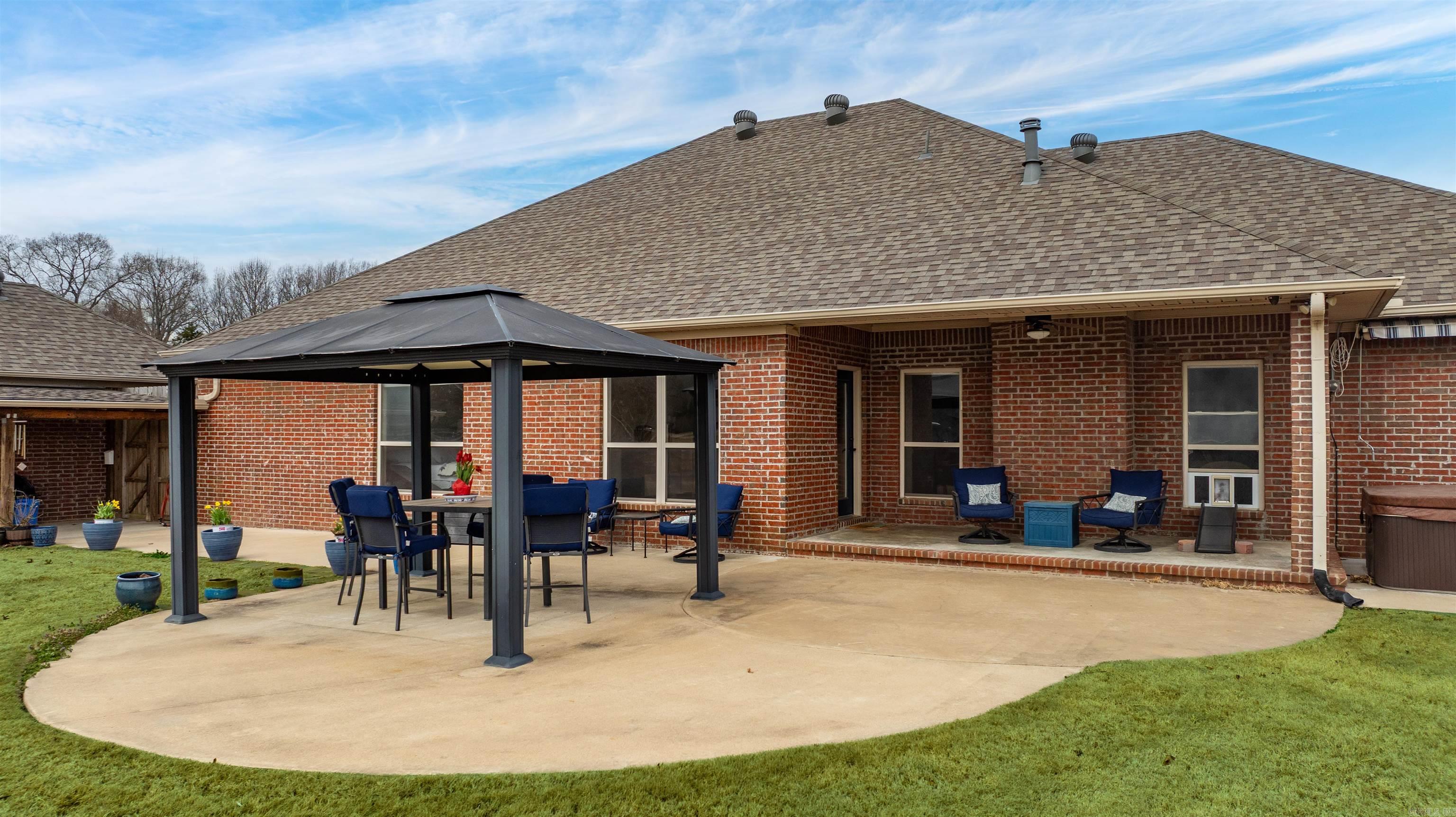 HUNTINGTON ESTATES - Residential